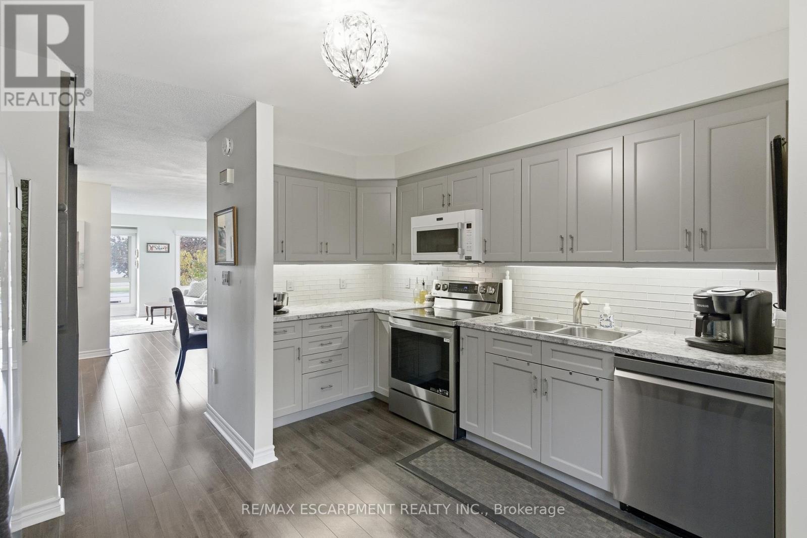 537 - 895 Maple Avenue, Burlington, Ontario  L7S 2H7 - Photo 9 - W12488800