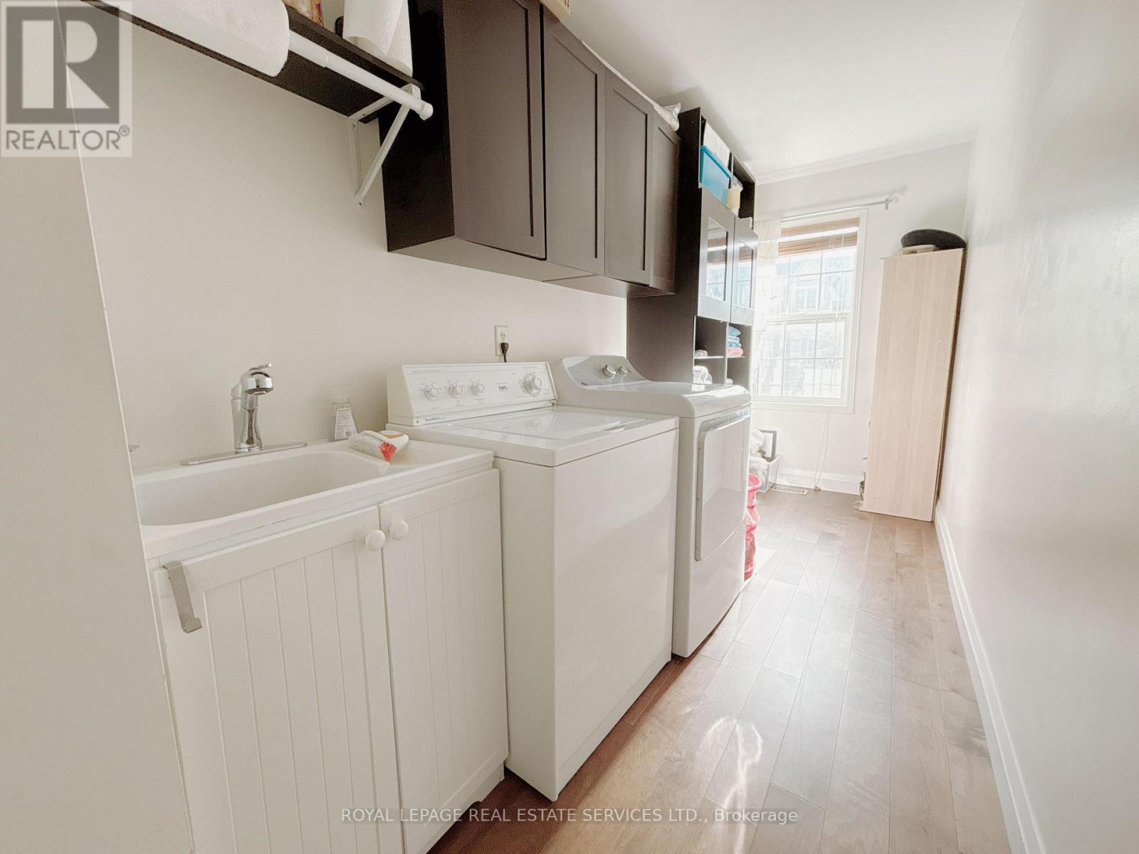 225 Gatwick Drive, Oakville, Ontario  L6H 6T6 - Photo 12 - W12488832