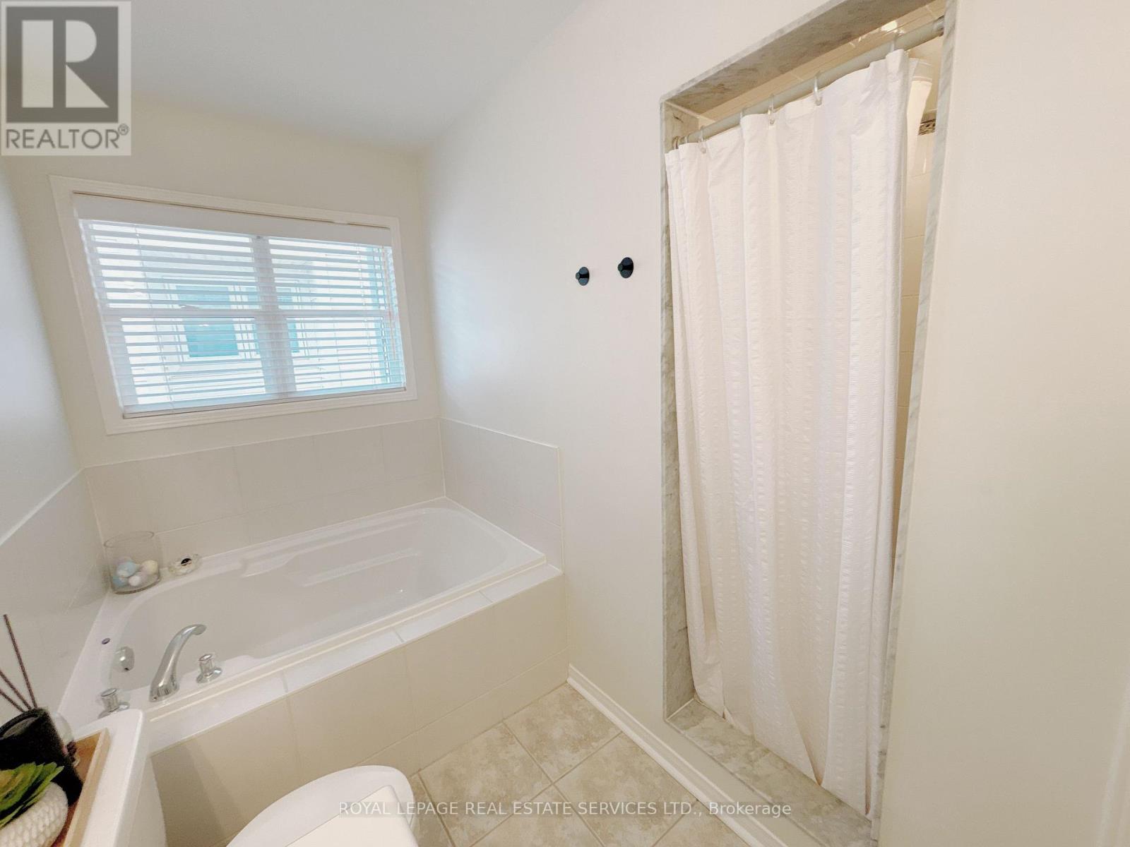 225 Gatwick Drive, Oakville, Ontario  L6H 6T6 - Photo 18 - W12488832