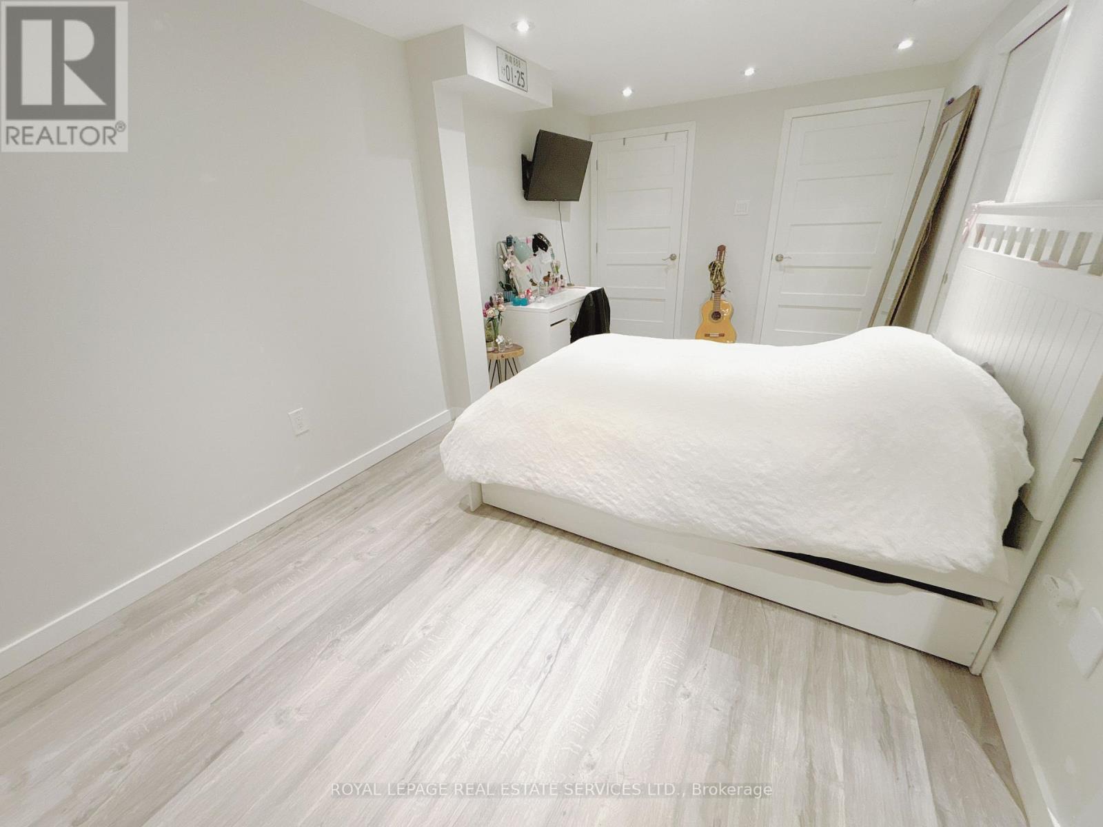 225 Gatwick Drive, Oakville, Ontario  L6H 6T6 - Photo 19 - W12488832