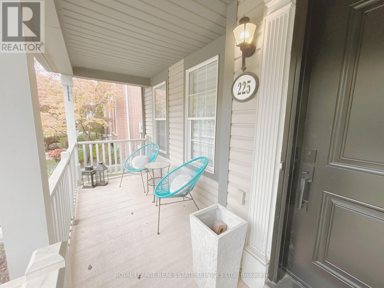 225 Gatwick Drive, Oakville, Ontario  L6H 6T6 - Photo 2 - W12488832