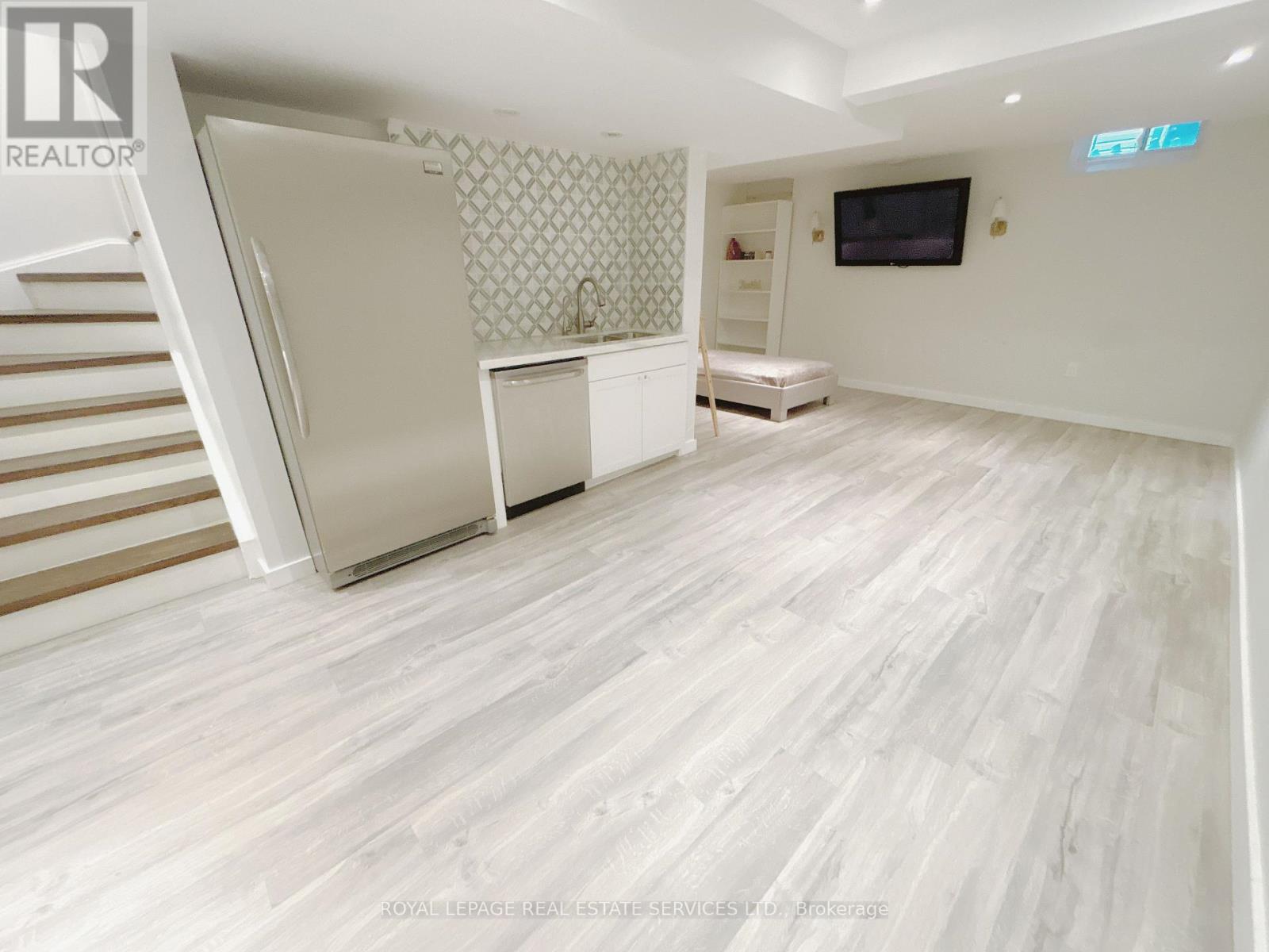 225 Gatwick Drive, Oakville, Ontario  L6H 6T6 - Photo 20 - W12488832