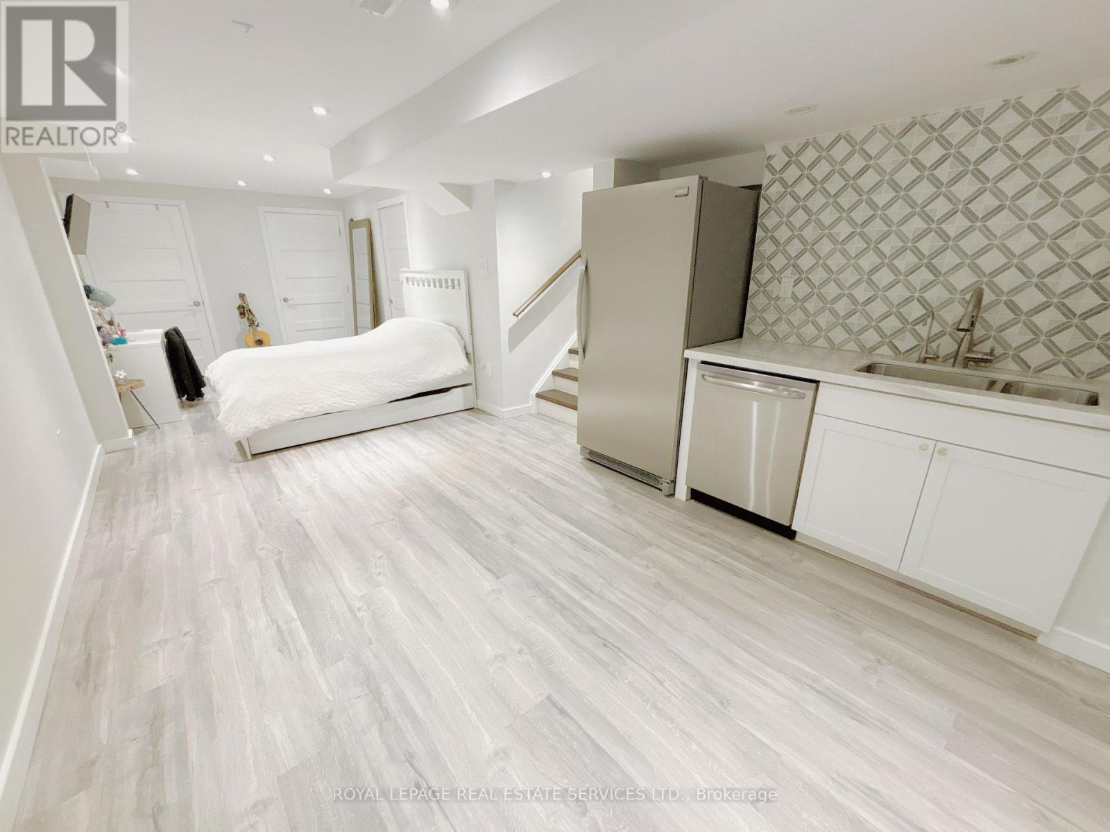 225 Gatwick Drive, Oakville, Ontario  L6H 6T6 - Photo 21 - W12488832