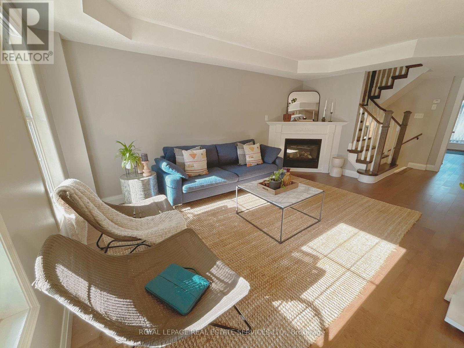 225 Gatwick Drive, Oakville, Ontario  L6H 6T6 - Photo 3 - W12488832