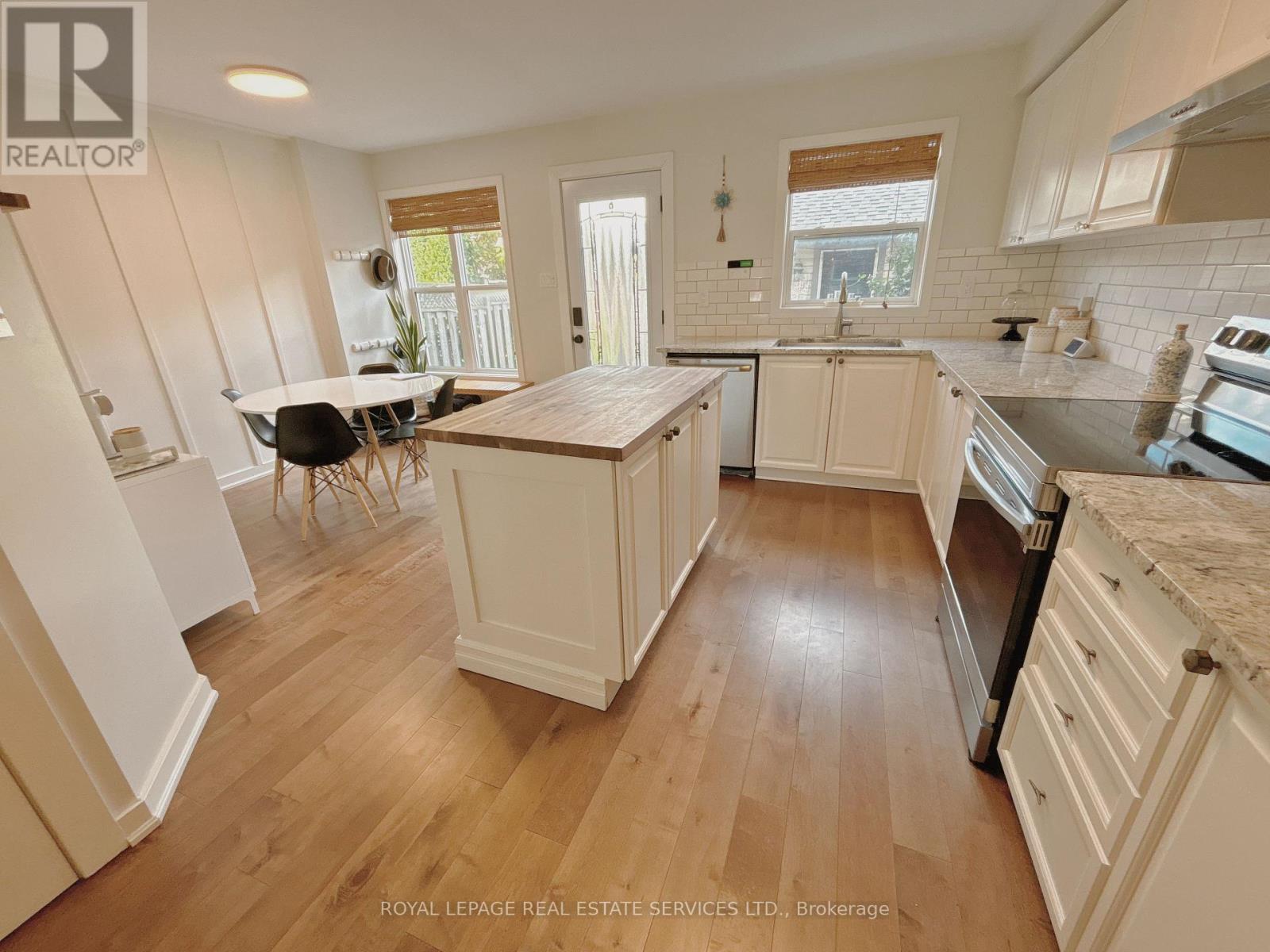 225 Gatwick Drive, Oakville, Ontario  L6H 6T6 - Photo 5 - W12488832