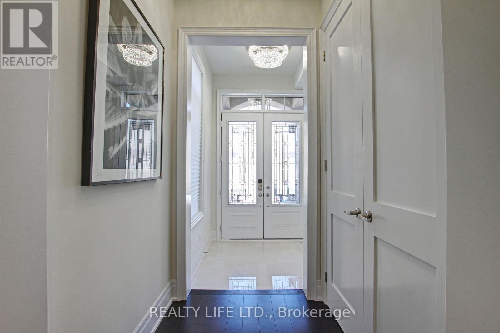 3140 Daniel Way, Oakville, Ontario  L6H 0V1 - Photo 3 - W12488840