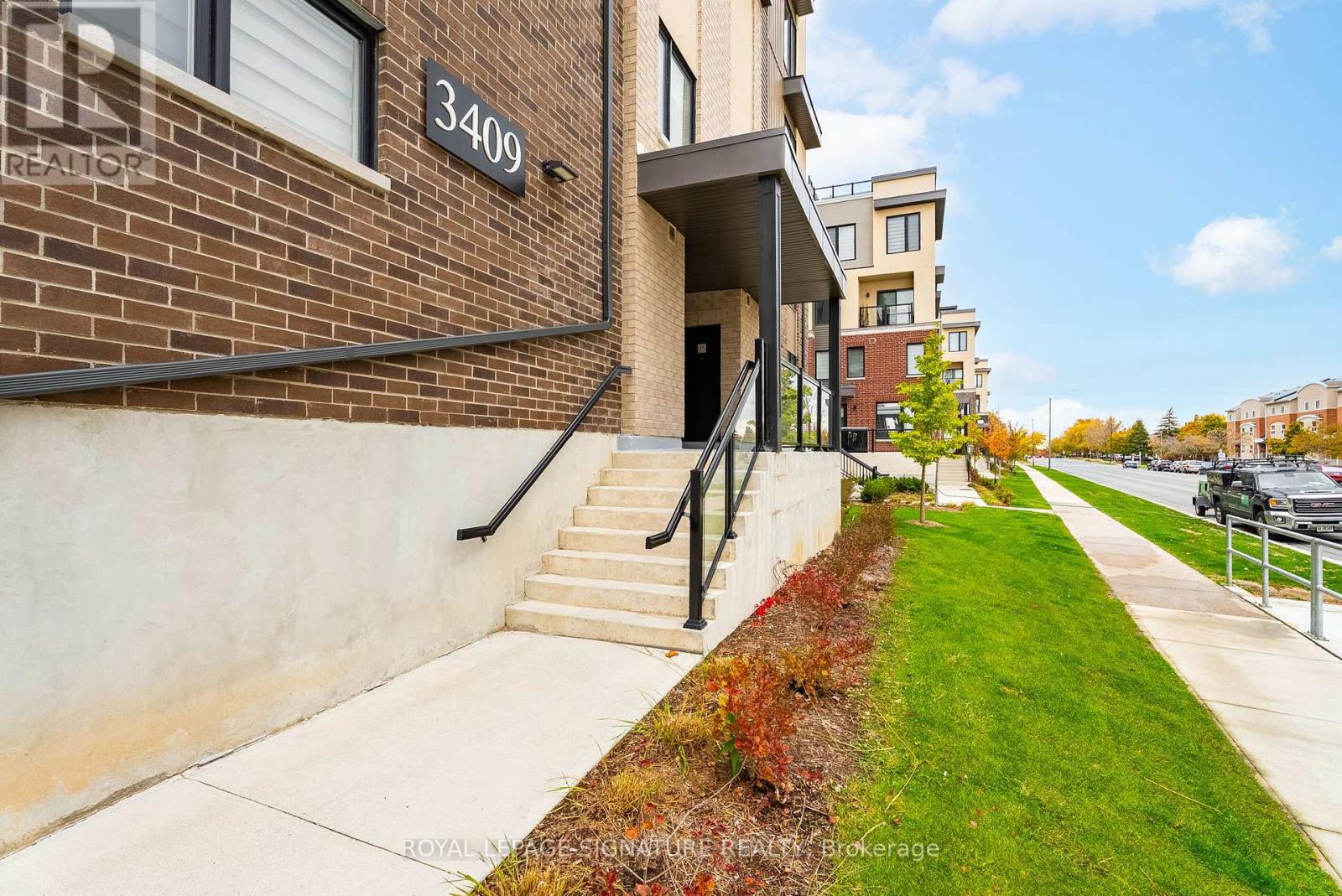 36 - 3409 Ridgeway Drive, Mississauga, Ontario  L5L 0B9 - Photo 2 - W12488846