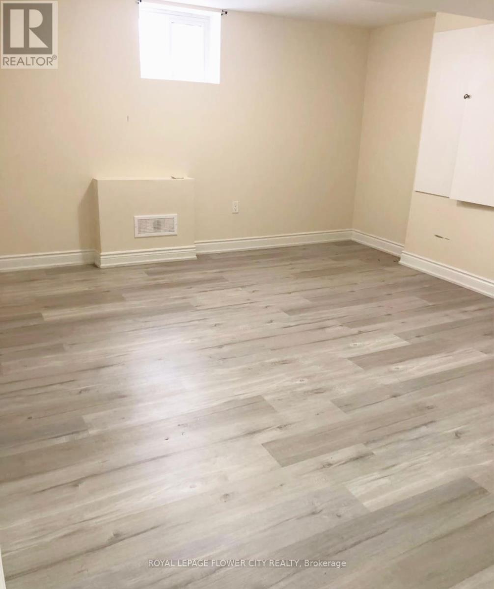 763 Othello Court, Mississauga, Ontario  L5W 1H3 - Photo 11 - W12488848