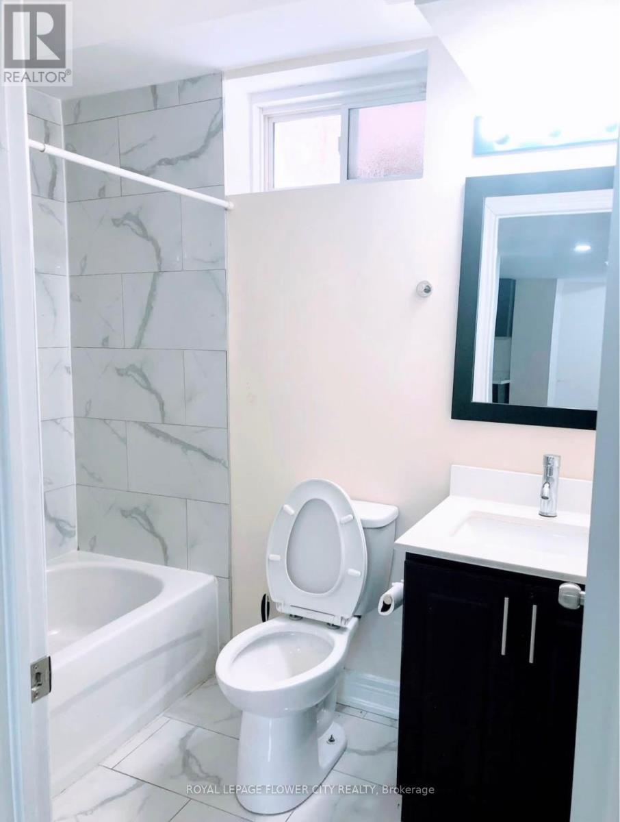 763 Othello Court, Mississauga, Ontario  L5W 1H3 - Photo 12 - W12488848