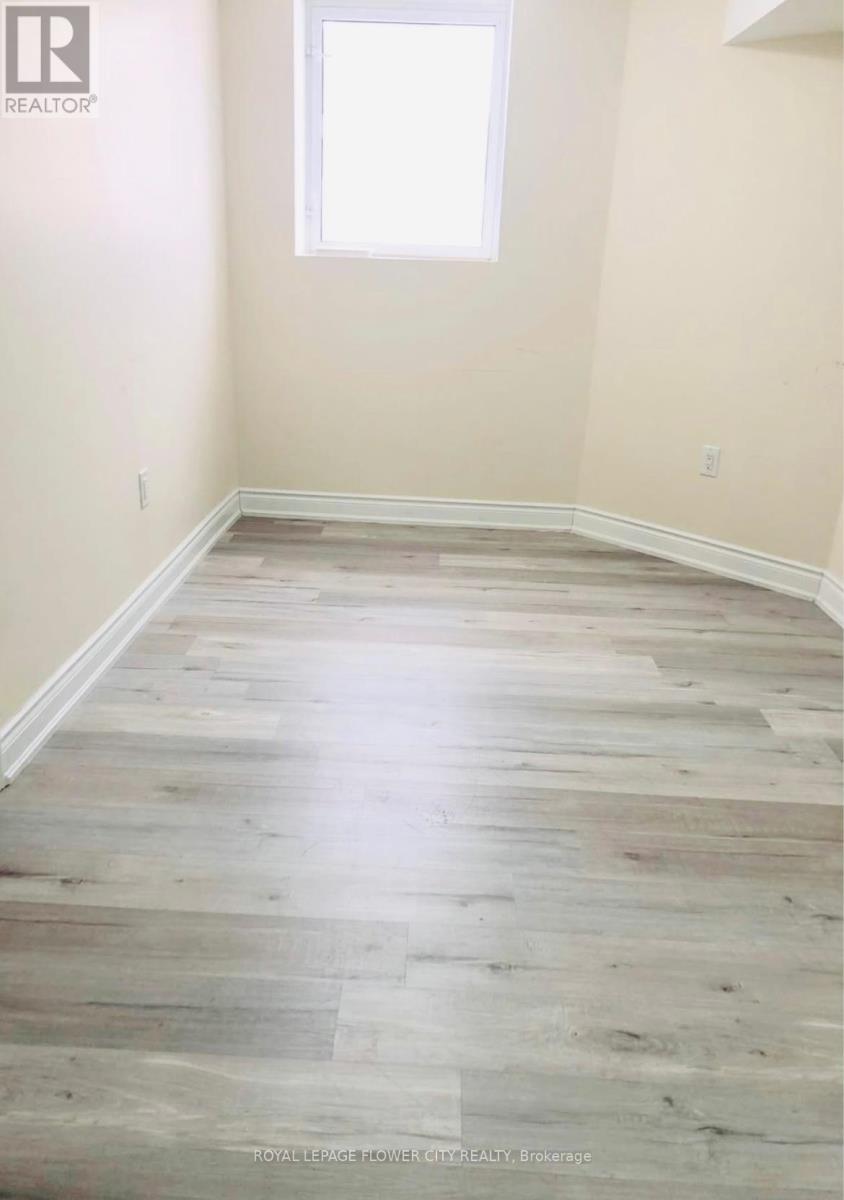 763 Othello Court, Mississauga, Ontario  L5W 1H3 - Photo 3 - W12488848