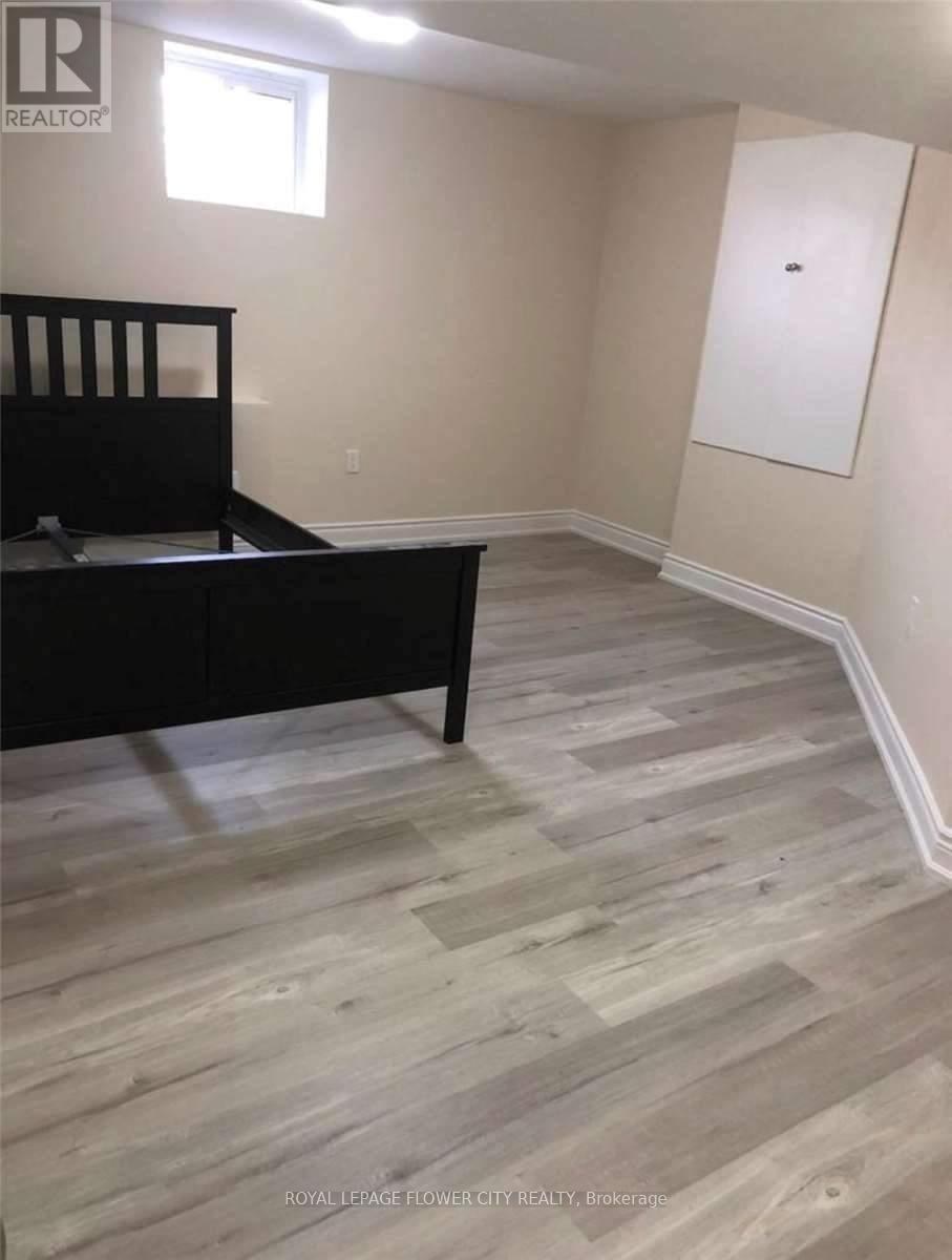 763 Othello Court, Mississauga, Ontario  L5W 1H3 - Photo 6 - W12488848