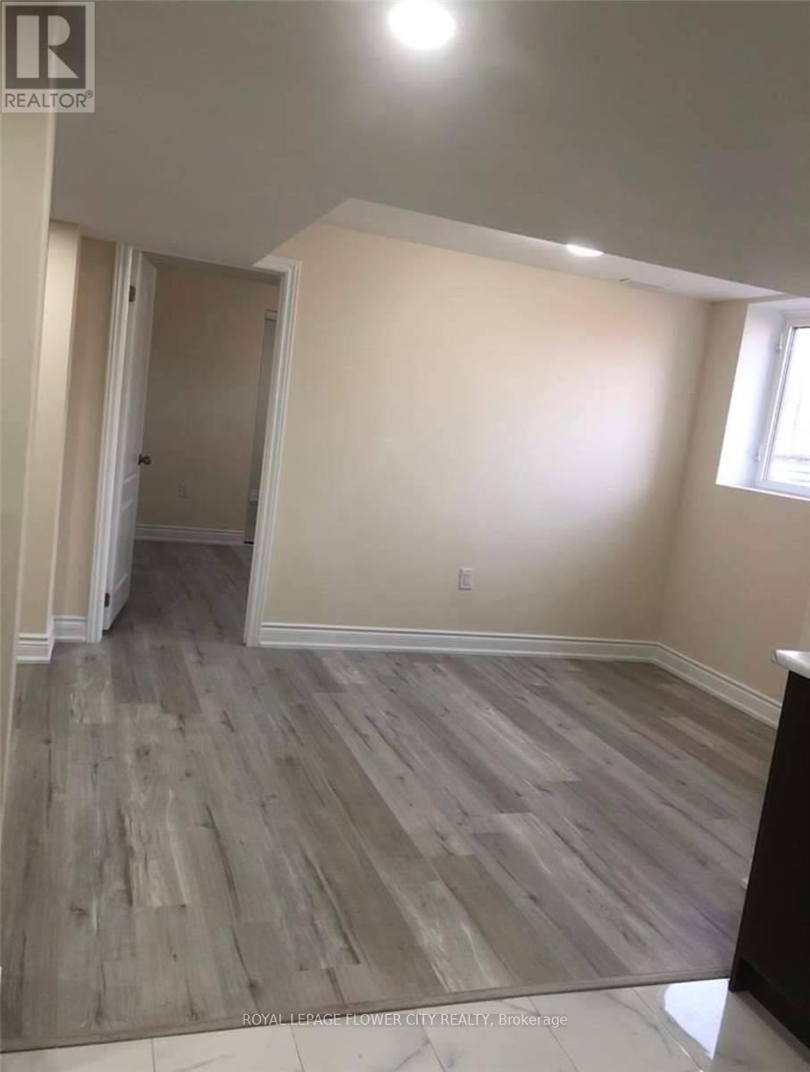 763 Othello Court, Mississauga, Ontario  L5W 1H3 - Photo 7 - W12488848