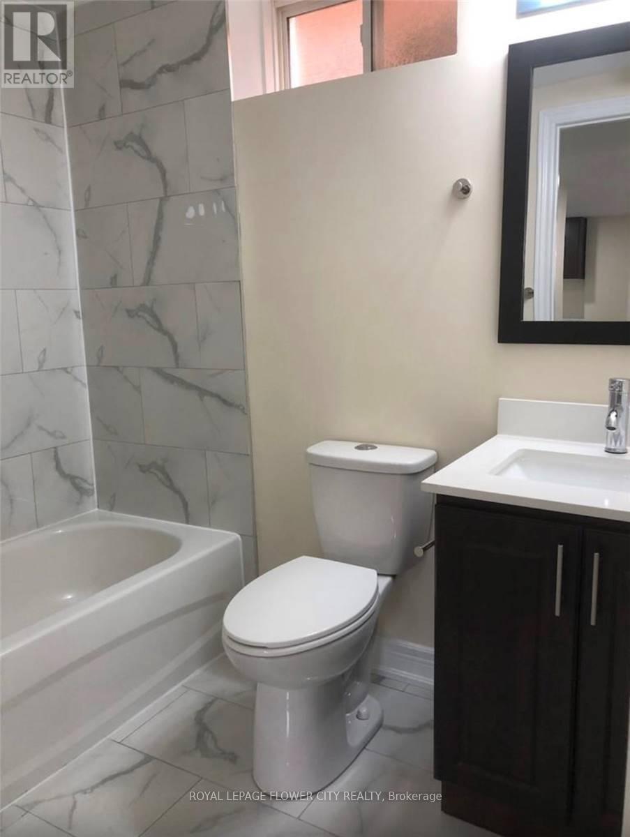 763 Othello Court, Mississauga, Ontario  L5W 1H3 - Photo 9 - W12488848