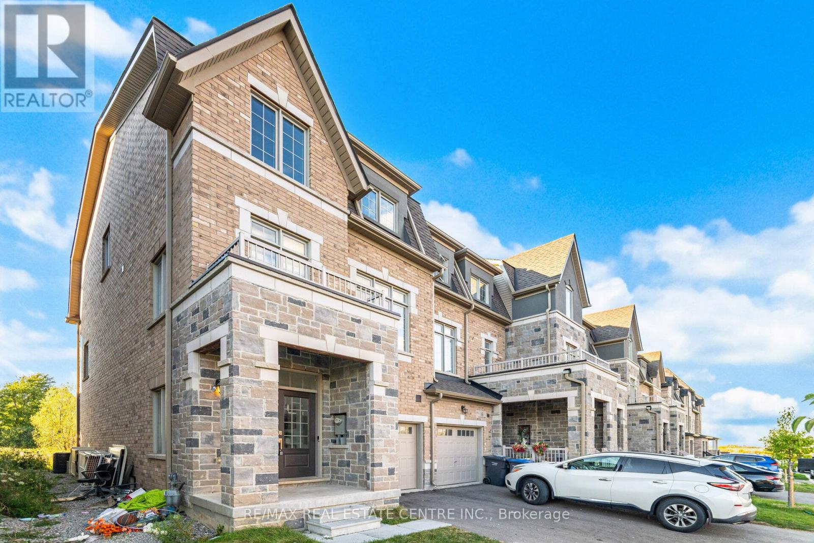 20 Foxsparrow Road, Brampton, Ontario  L6R 4C9 - Photo 2 - W12488850