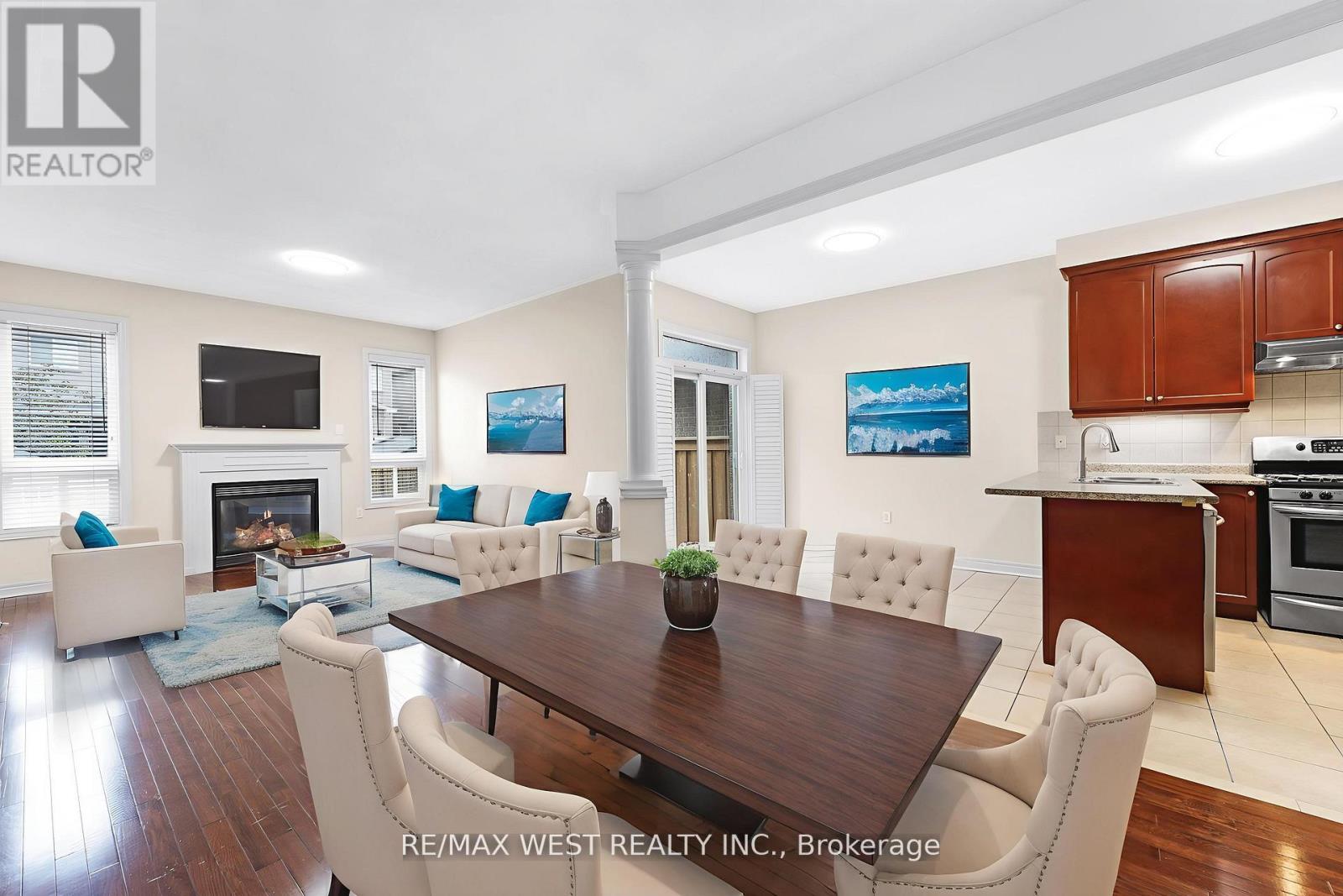 102 Everingham Circle, Brampton, Ontario  L6R 0R9 - Photo 2 - W12488864