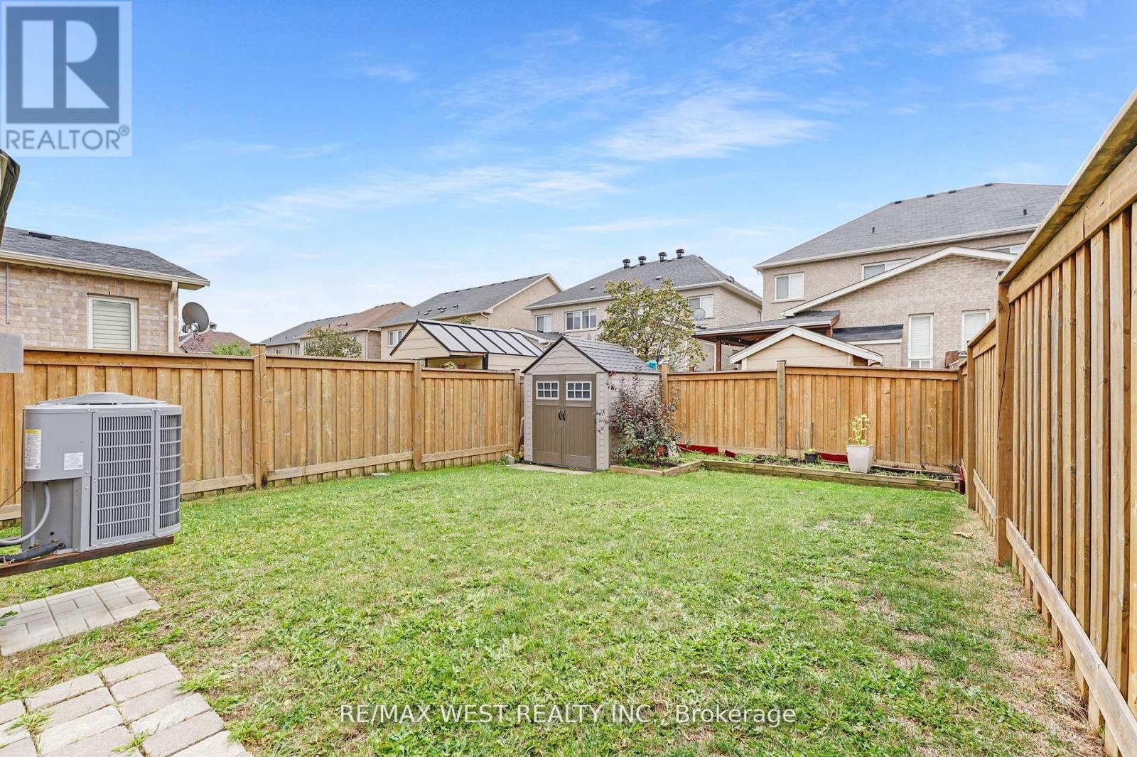 102 Everingham Circle, Brampton, Ontario  L6R 0R9 - Photo 9 - W12488864