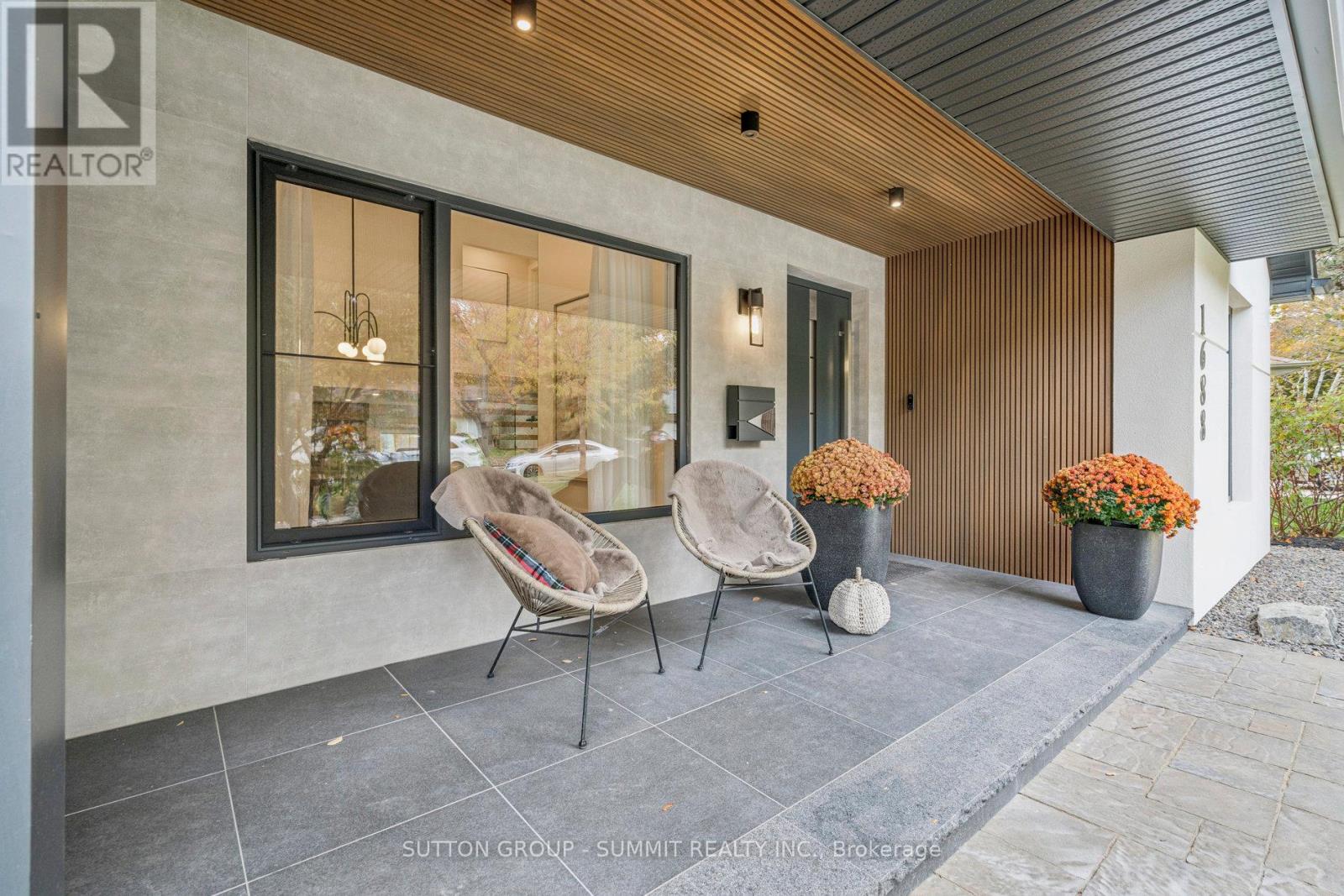 1688 Missenden Crescent, Mississauga, Ontario  L5J 2T4 - Photo 2 - W12488872