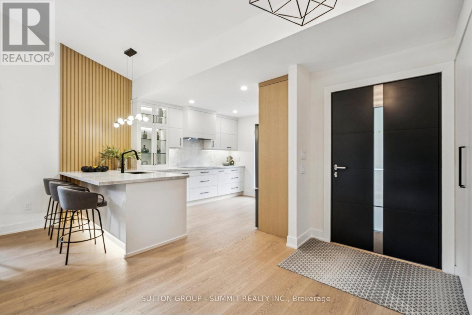 1688 Missenden Crescent, Mississauga, Ontario  L5J 2T4 - Photo 5 - W12488872