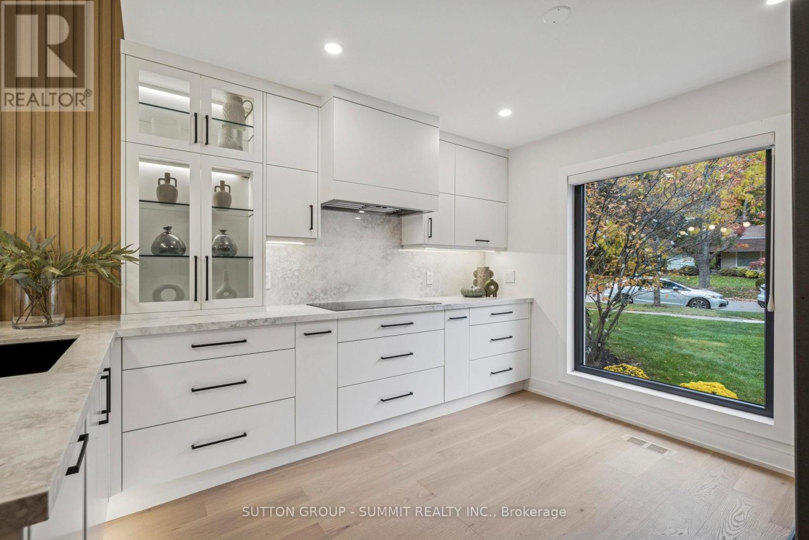 1688 Missenden Crescent, Mississauga, Ontario  L5J 2T4 - Photo 7 - W12488872