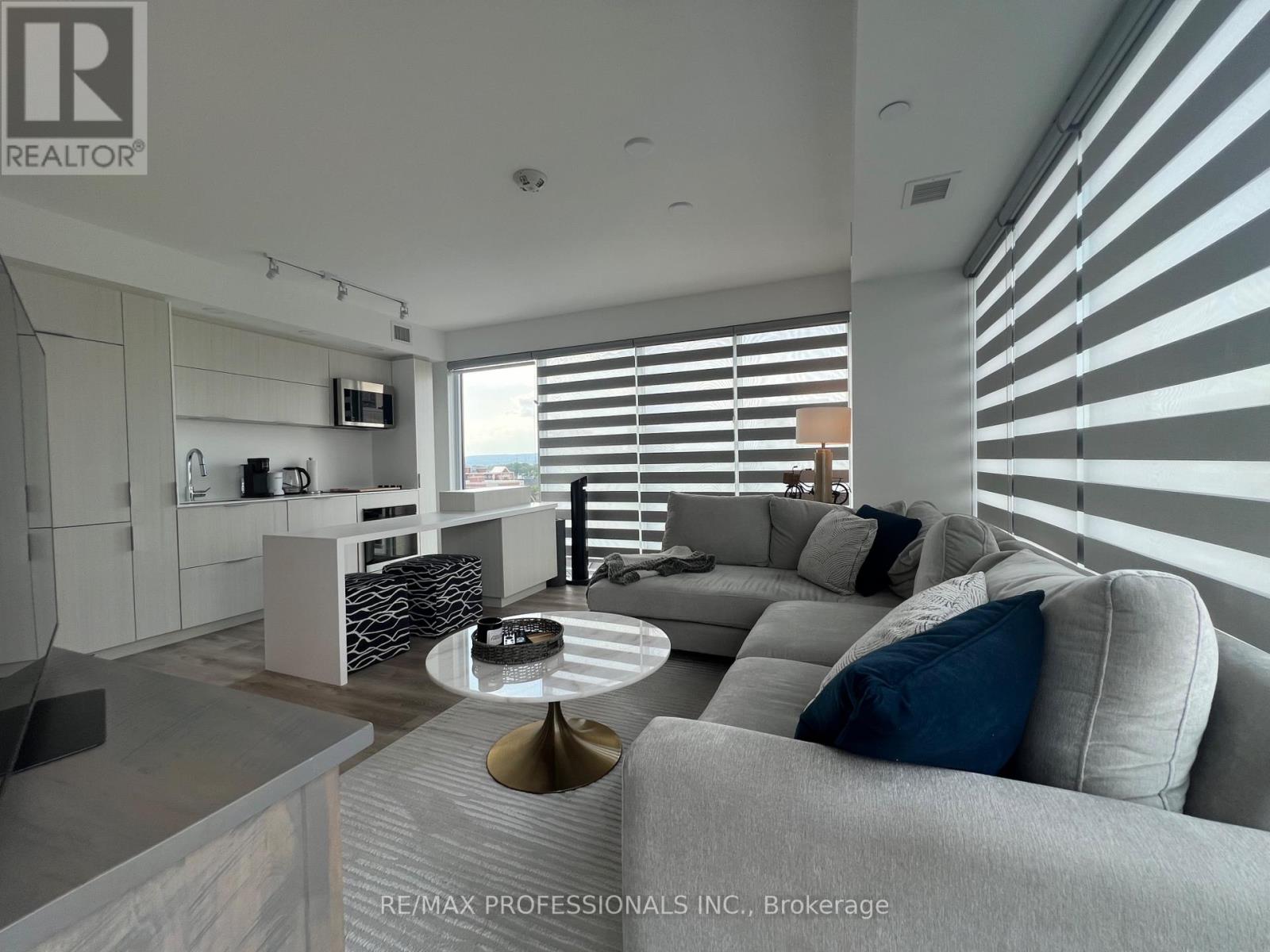 802 - 370 Martha Street, Burlington, Ontario  L7R 0G9 - Photo 10 - W12488874