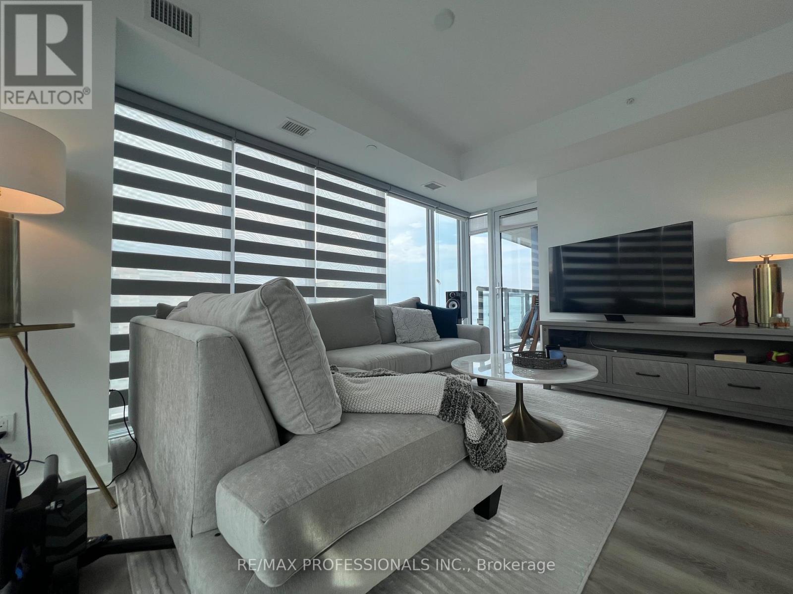 802 - 370 Martha Street, Burlington, Ontario  L7R 0G9 - Photo 12 - W12488874