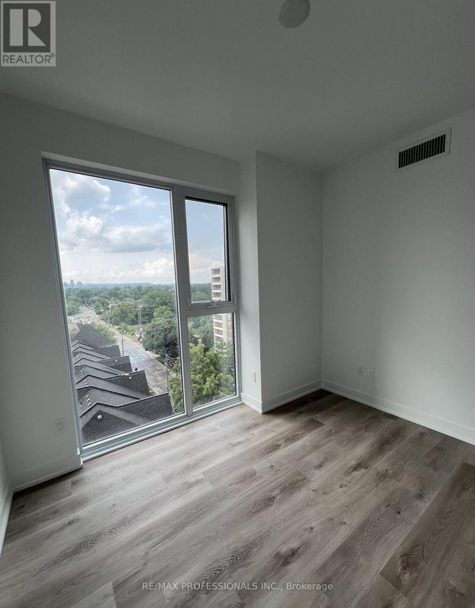 802 - 370 Martha Street, Burlington, Ontario  L7R 0G9 - Photo 14 - W12488874