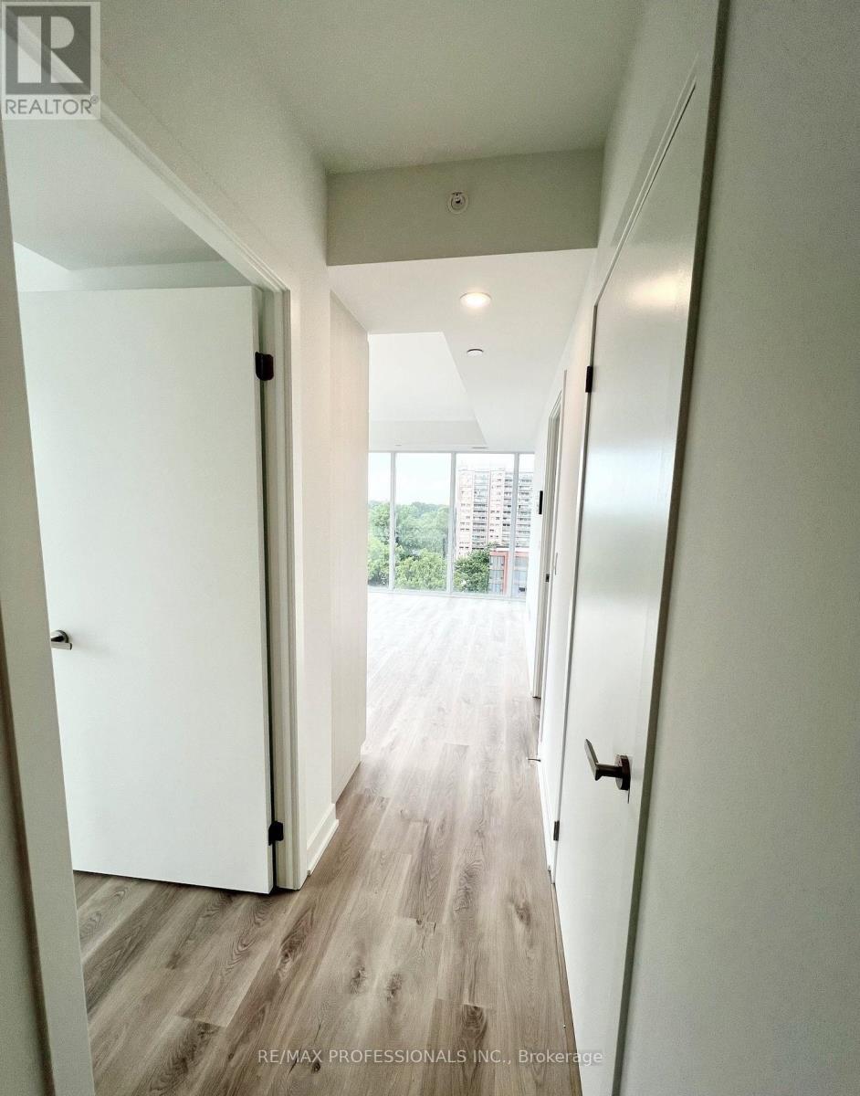 802 - 370 Martha Street, Burlington, Ontario  L7R 0G9 - Photo 17 - W12488874