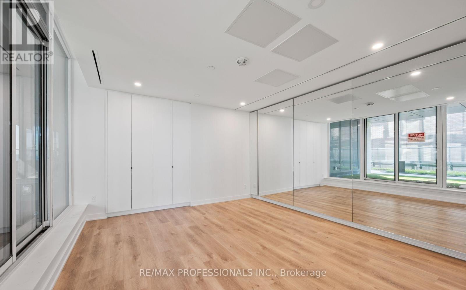 802 - 370 Martha Street, Burlington, Ontario  L7R 0G9 - Photo 39 - W12488874