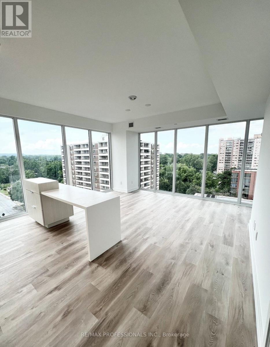 802 - 370 Martha Street, Burlington, Ontario  L7R 0G9 - Photo 4 - W12488874