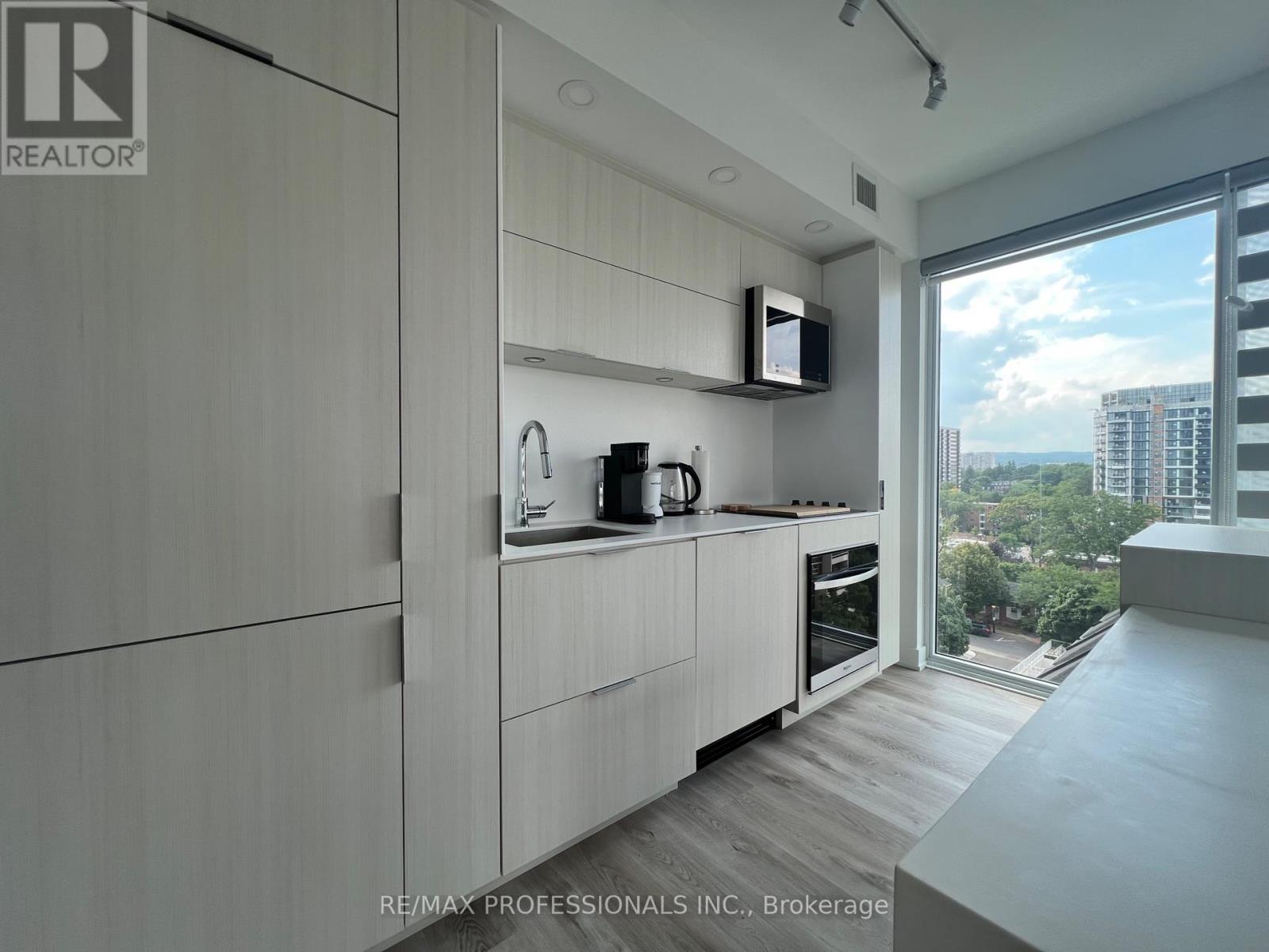 802 - 370 Martha Street, Burlington, Ontario  L7R 0G9 - Photo 8 - W12488874