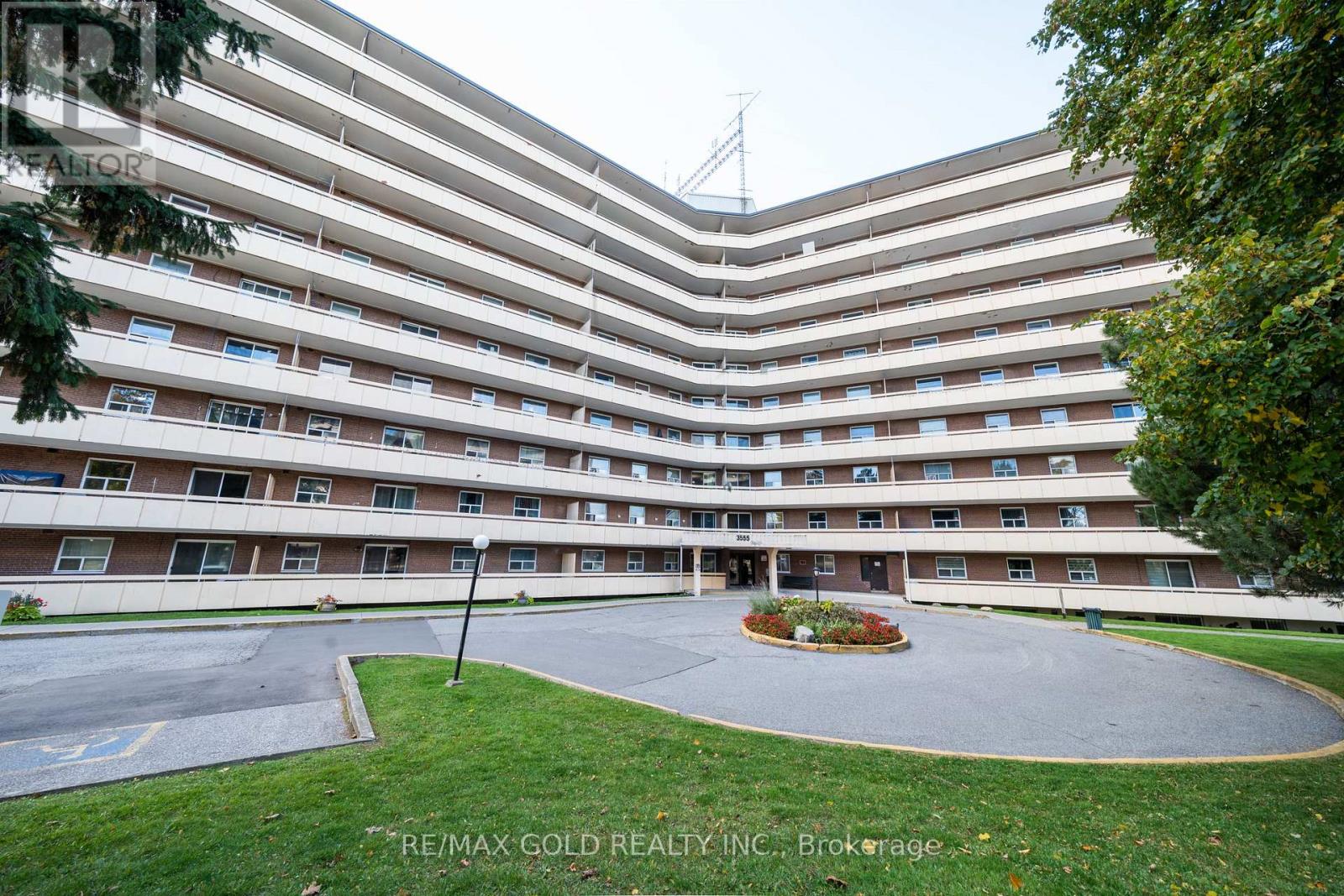 605 - 3555 Derry Road E, Mississauga, Ontario  L4T 1B2 - Photo 3 - W12488886