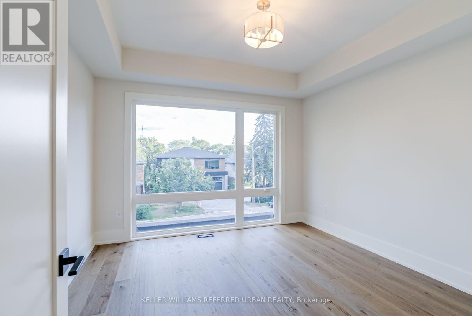 62 Ash Crescent, Toronto, Ontario  M8W 1E6 - Photo 28 - W12488896