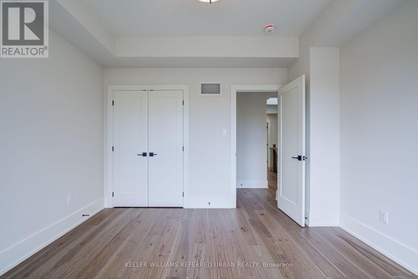 62 Ash Crescent, Toronto, Ontario  M8W 1E6 - Photo 35 - W12488896