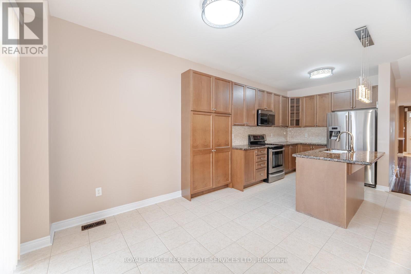 5499 Fudge Terrace, Mississauga, Ontario  L5M 0M9 - Photo 13 - W12488910