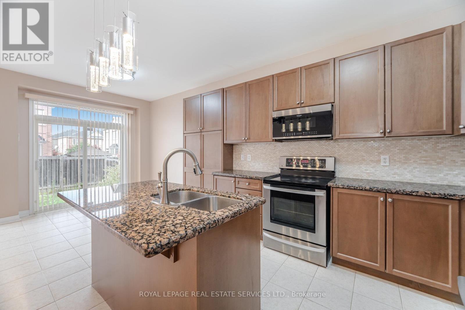 5499 Fudge Terrace, Mississauga, Ontario  L5M 0M9 - Photo 15 - W12488910