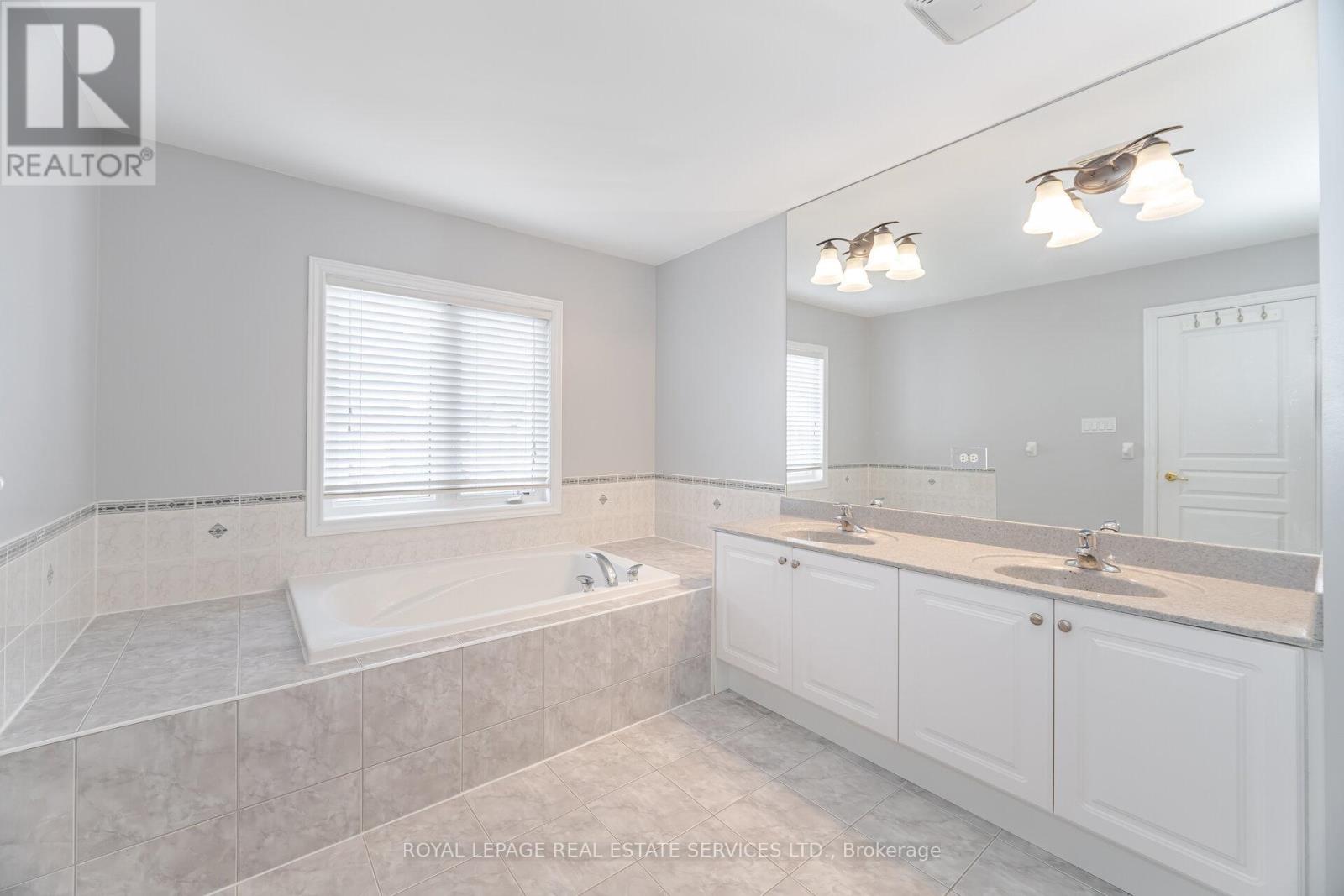 5499 Fudge Terrace, Mississauga, Ontario  L5M 0M9 - Photo 23 - W12488910