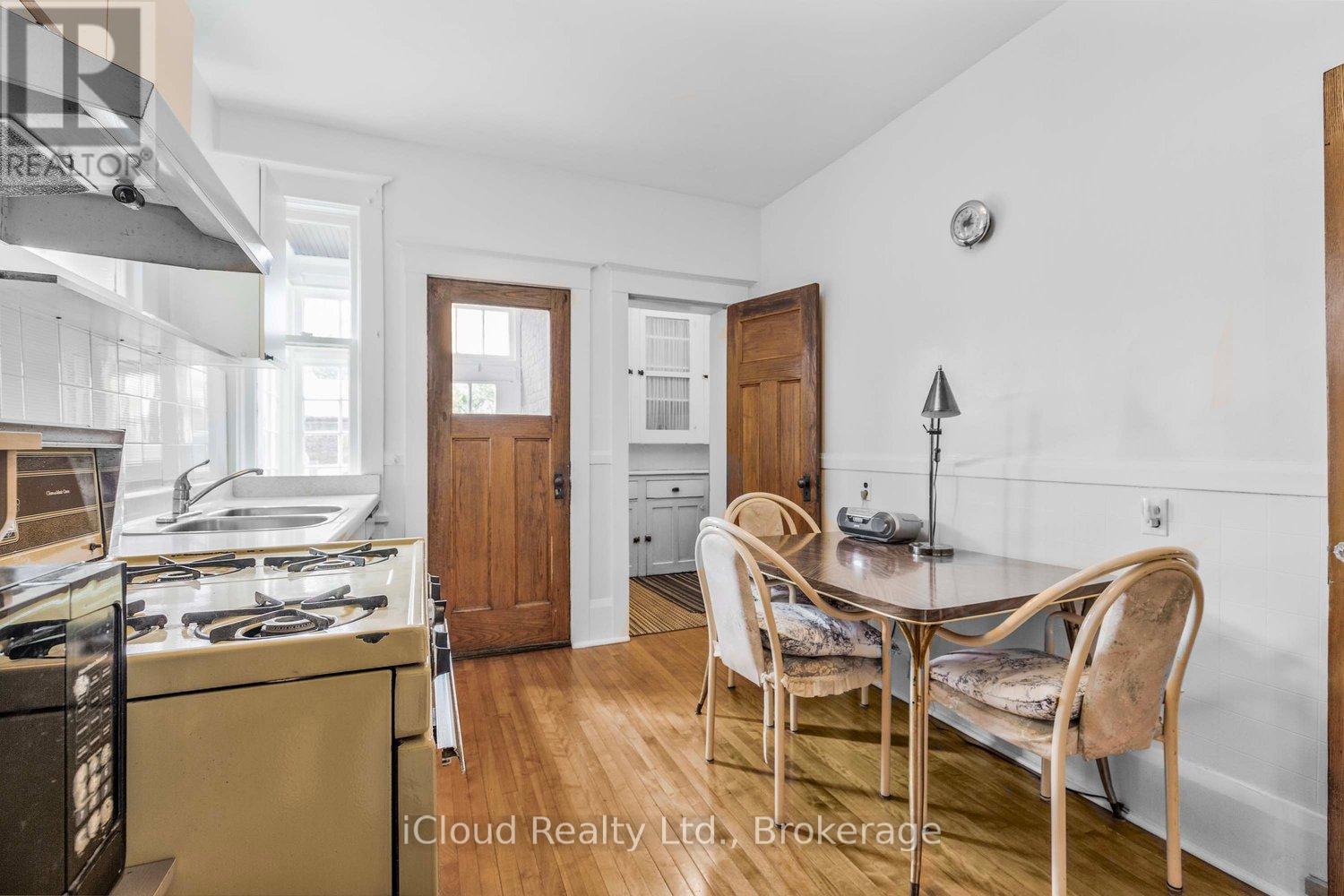 74* Glendale* Avenue, Toronto, Ontario  M6R 2T1 - Photo 17 - W12488914