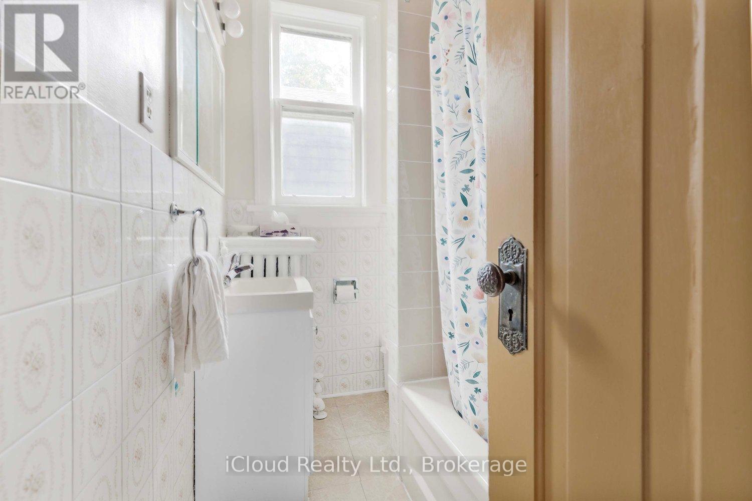 74* Glendale* Avenue, Toronto, Ontario  M6R 2T1 - Photo 25 - W12488914