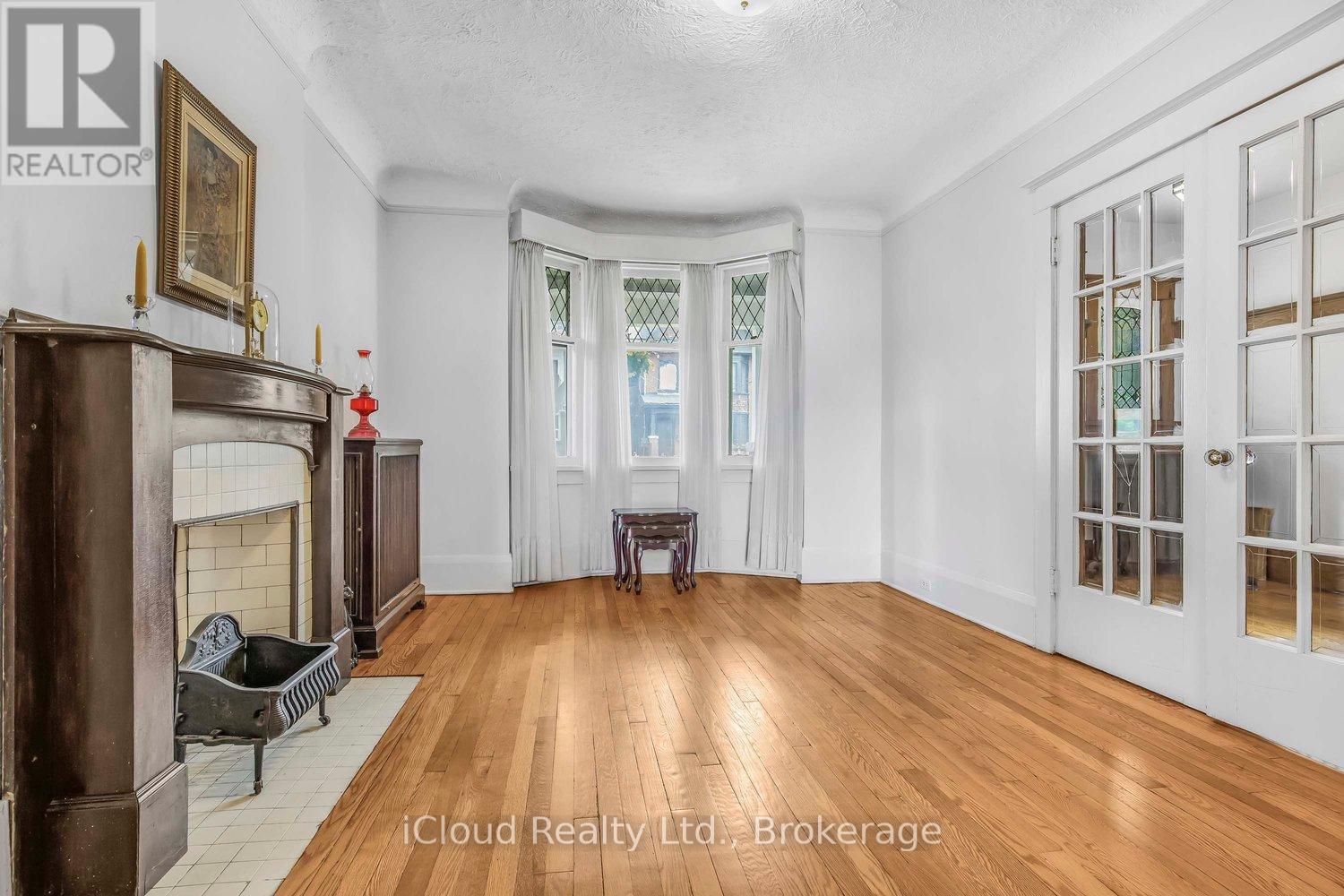 74* Glendale* Avenue, Toronto, Ontario  M6R 2T1 - Photo 6 - W12488914