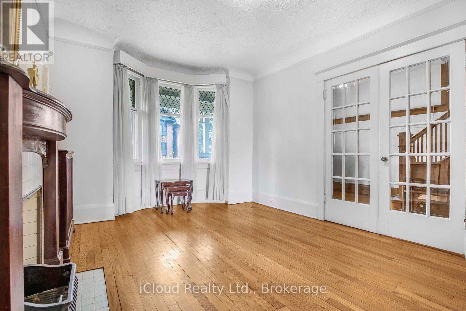 74* Glendale* Avenue, Toronto, Ontario  M6R 2T1 - Photo 8 - W12488914