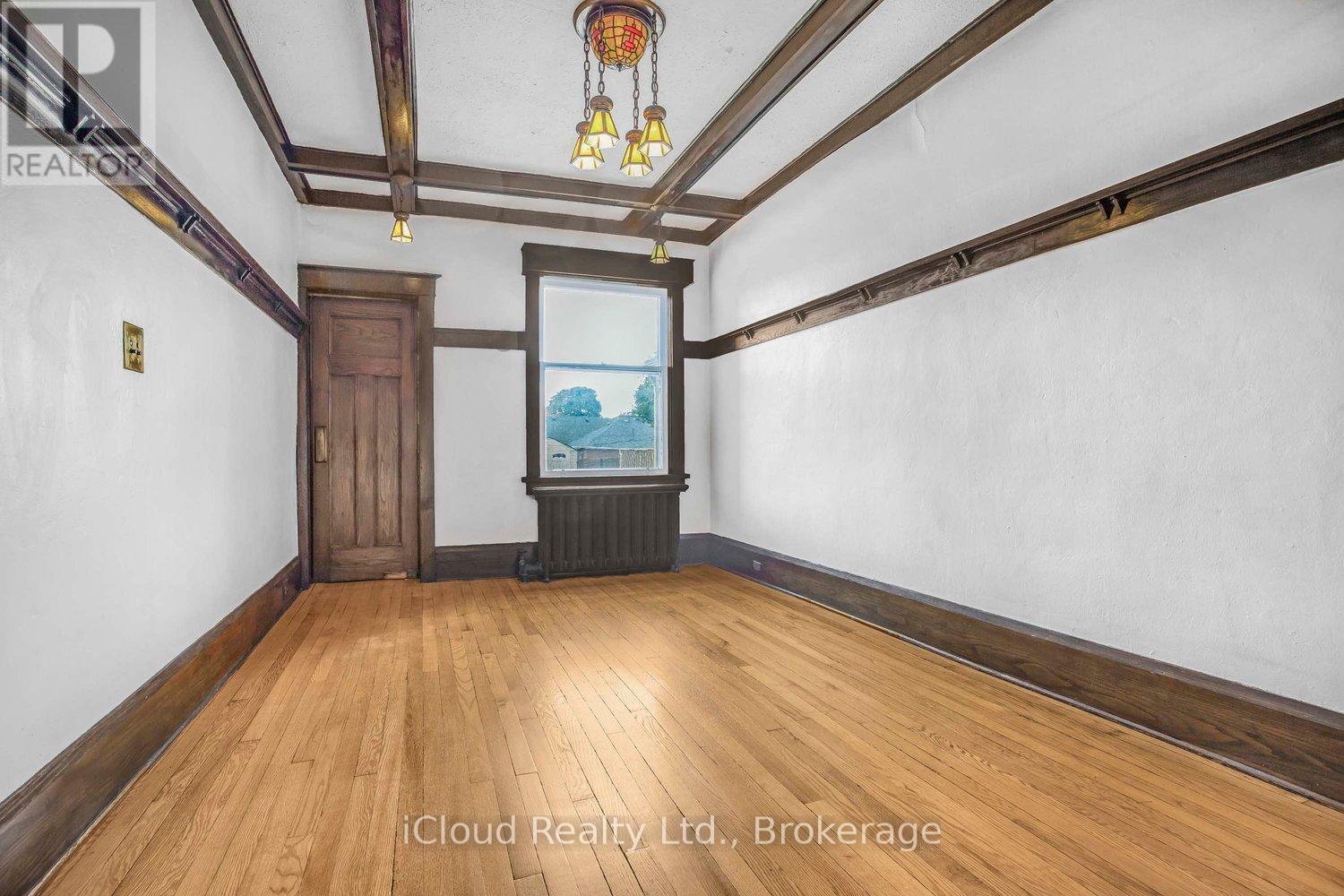 74* Glendale* Avenue, Toronto, Ontario  M6R 2T1 - Photo 9 - W12488914