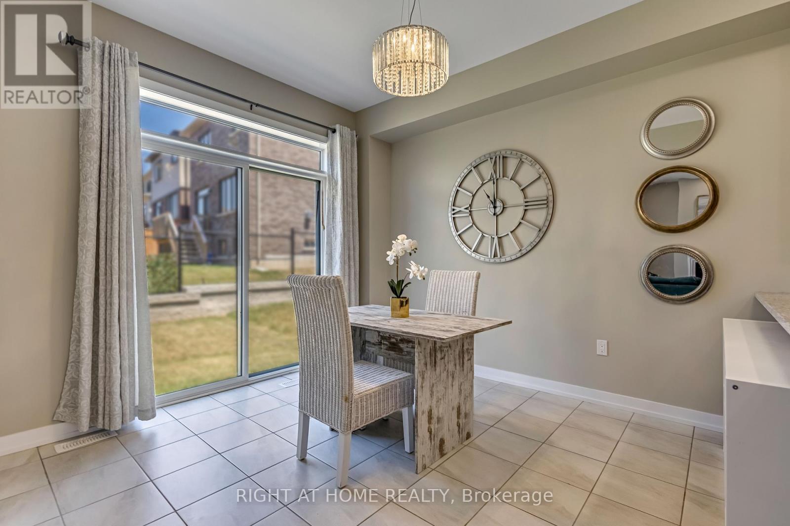 44 Santos Drive, Haldimand, Ontario  N3W 0H1 - Photo 12 - X12487784