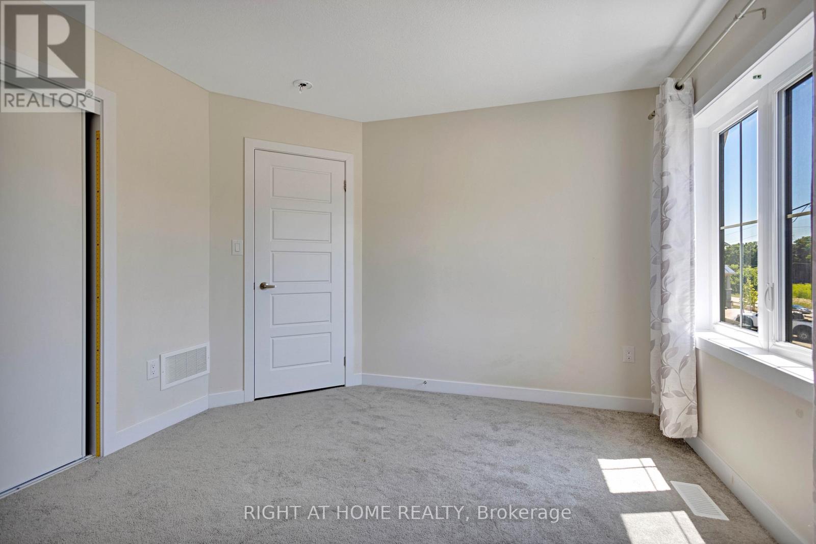 44 Santos Drive, Haldimand, Ontario  N3W 0H1 - Photo 24 - X12487784