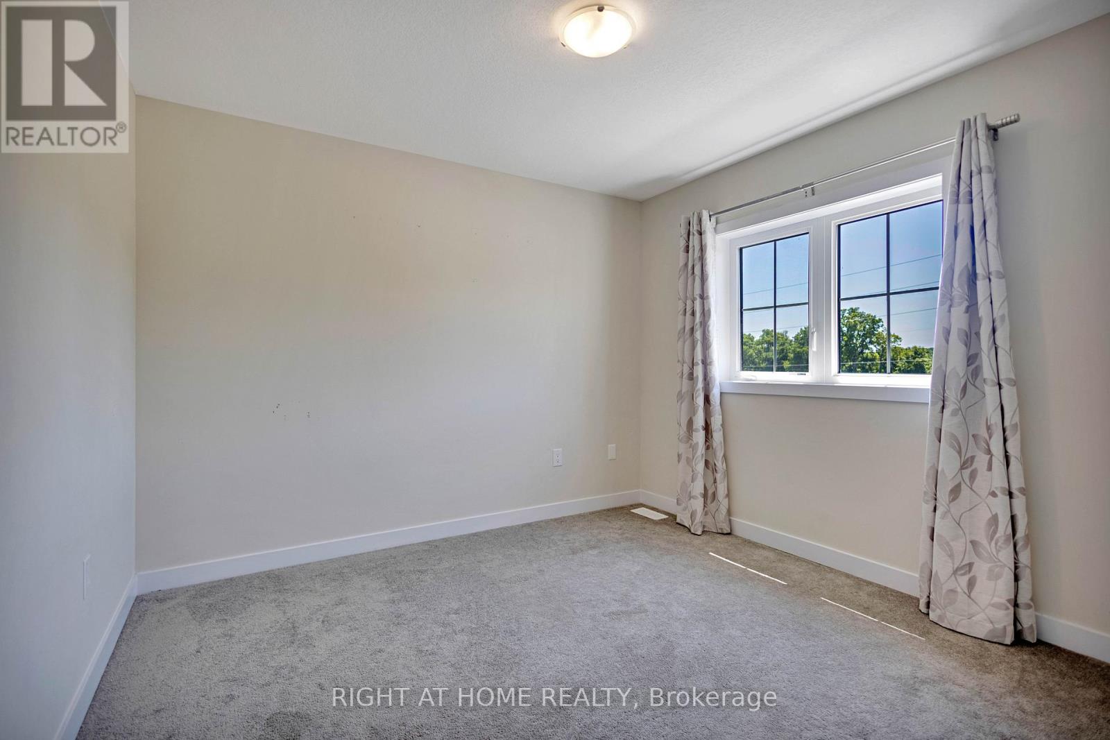 44 Santos Drive, Haldimand, Ontario  N3W 0H1 - Photo 30 - X12487784