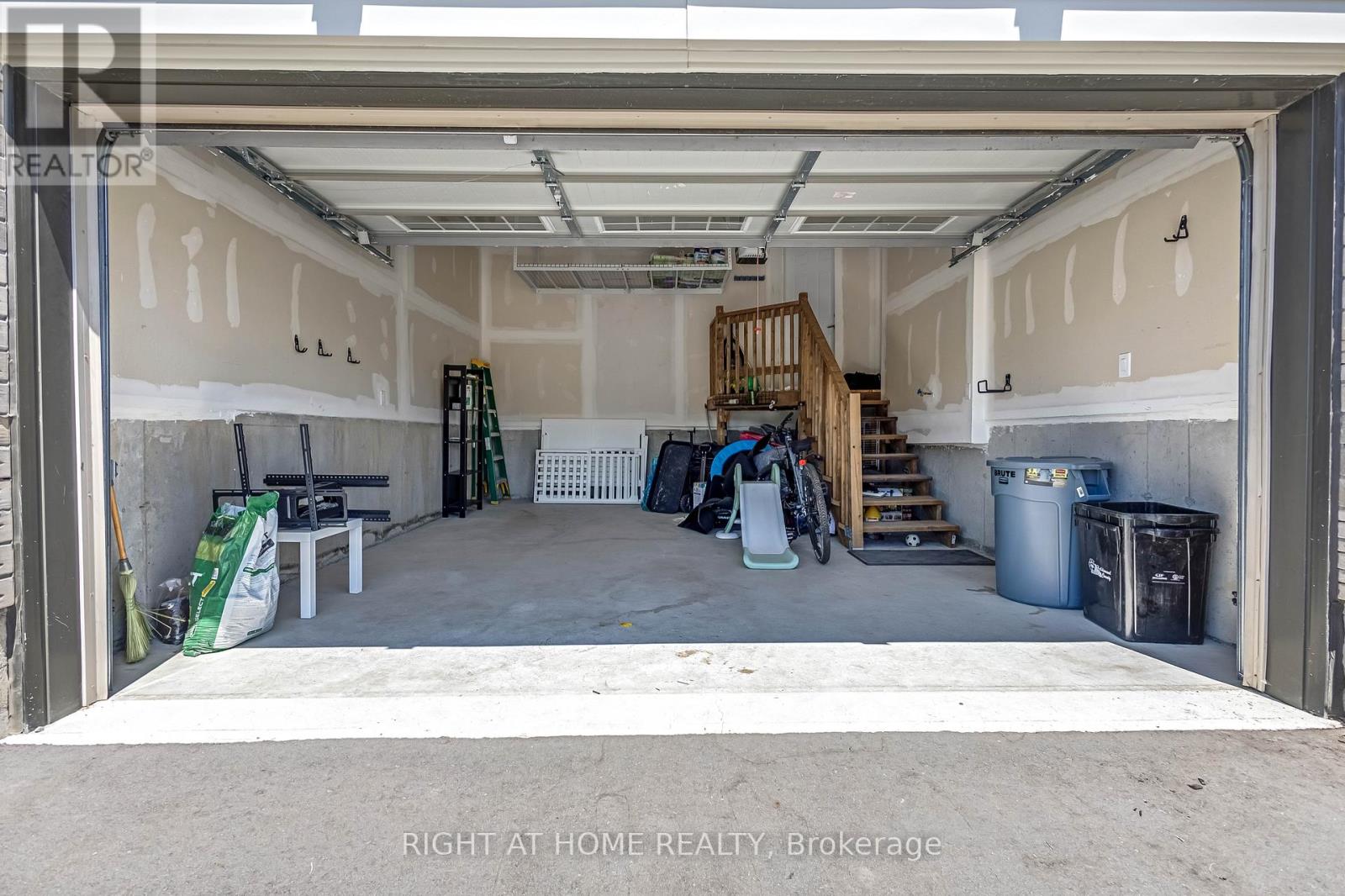 44 Santos Drive, Haldimand, Ontario  N3W 0H1 - Photo 33 - X12487784