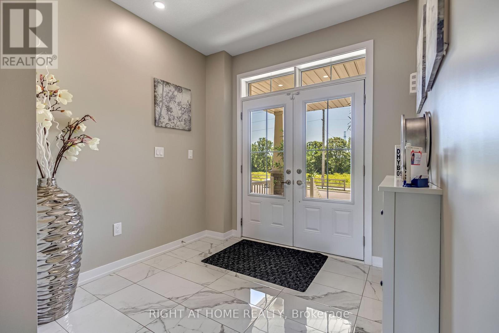 44 Santos Drive, Haldimand, Ontario  N3W 0H1 - Photo 4 - X12487784