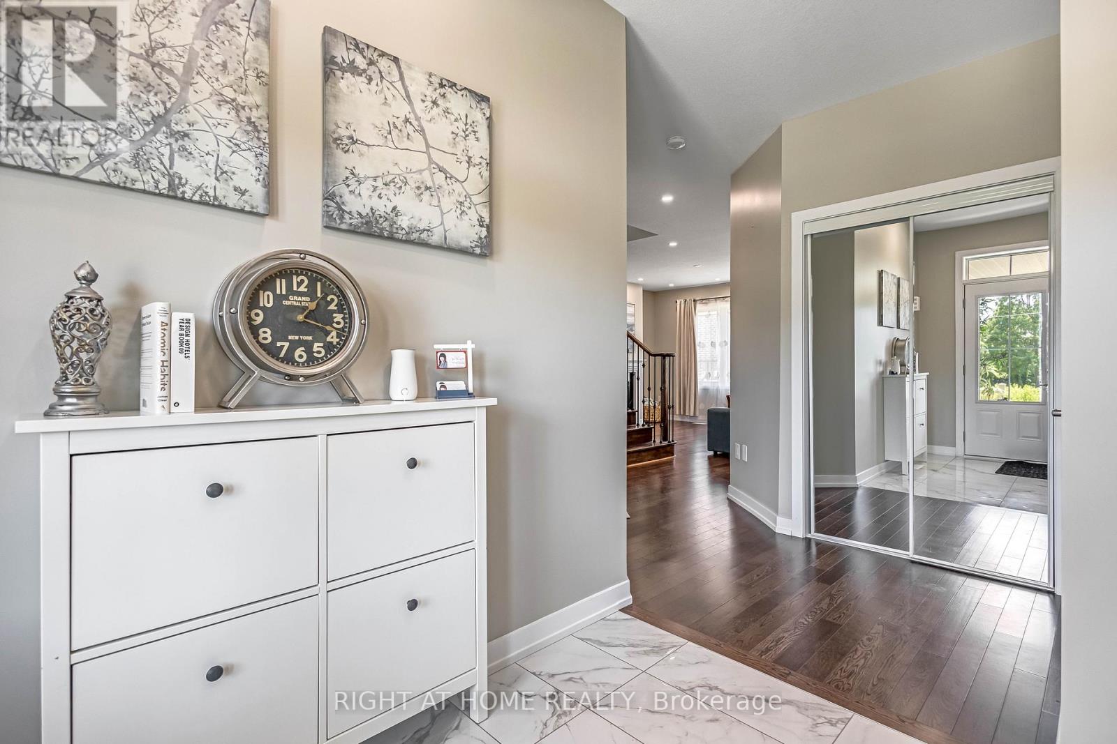 44 Santos Drive, Haldimand, Ontario  N3W 0H1 - Photo 5 - X12487784