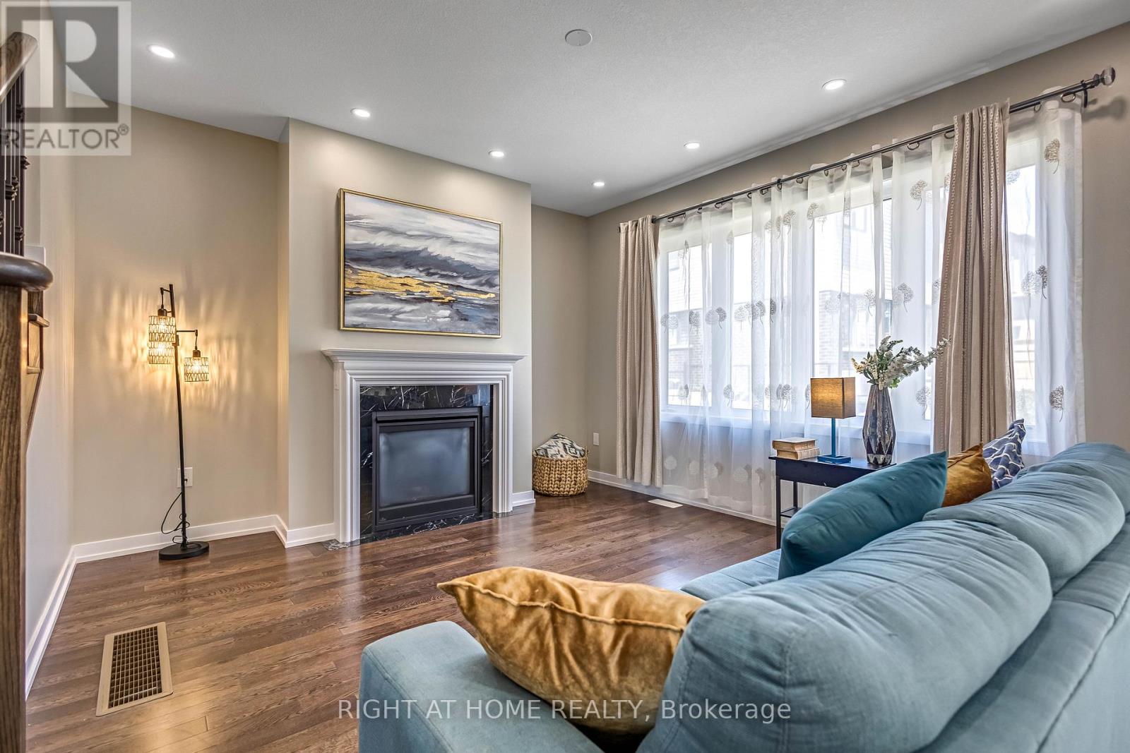 44 Santos Drive, Haldimand, Ontario  N3W 0H1 - Photo 7 - X12487784