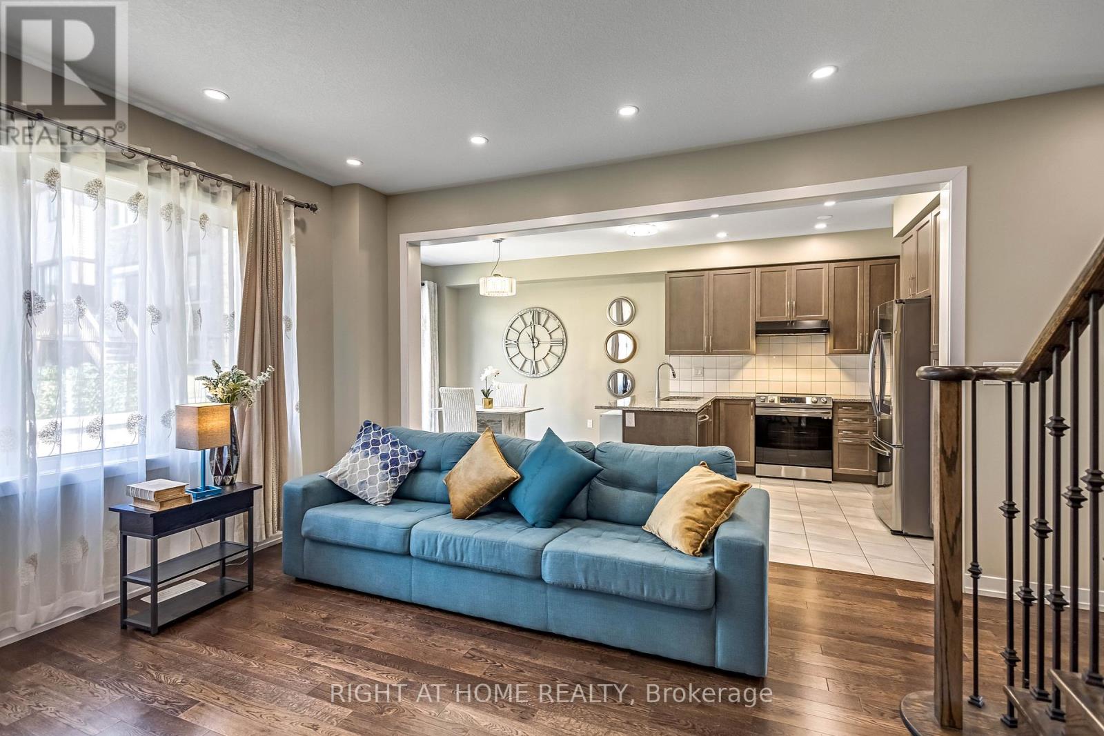 44 Santos Drive, Haldimand, Ontario  N3W 0H1 - Photo 9 - X12487784