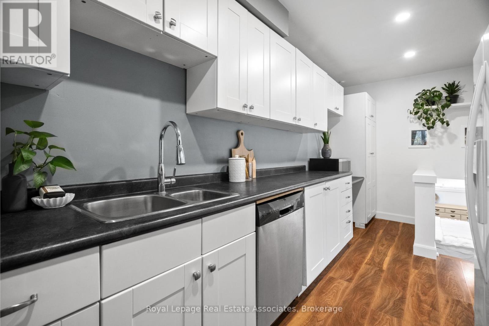 86 Queensdale Crescent, Guelph, Ontario  N1H 6W3 - Photo 12 - X12487892